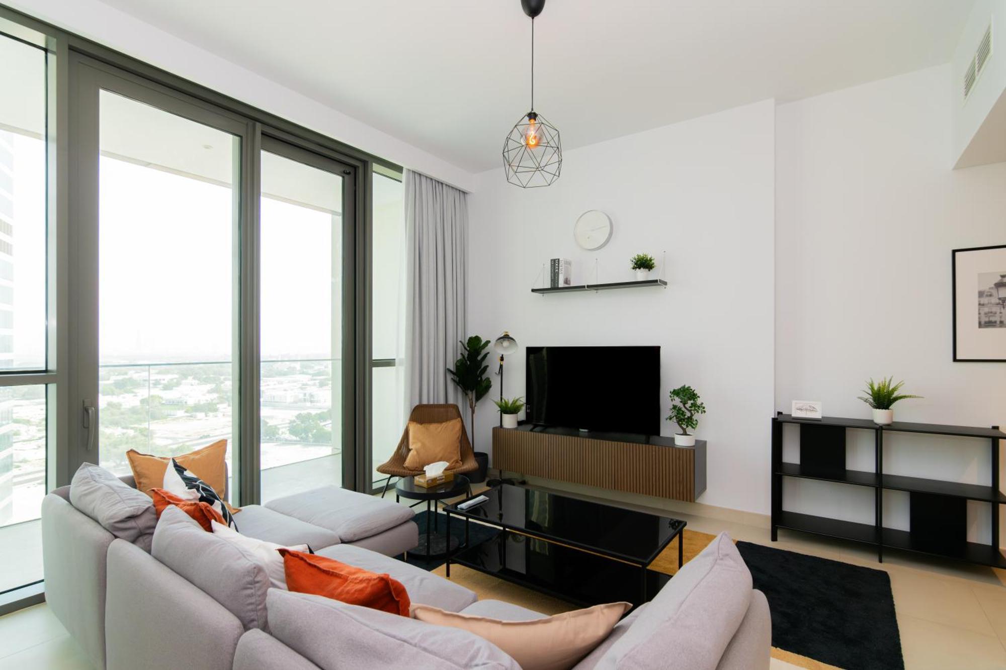 Apartment Elite Escape - 1 Bhk Getaway With Mall Access - 1501 *
