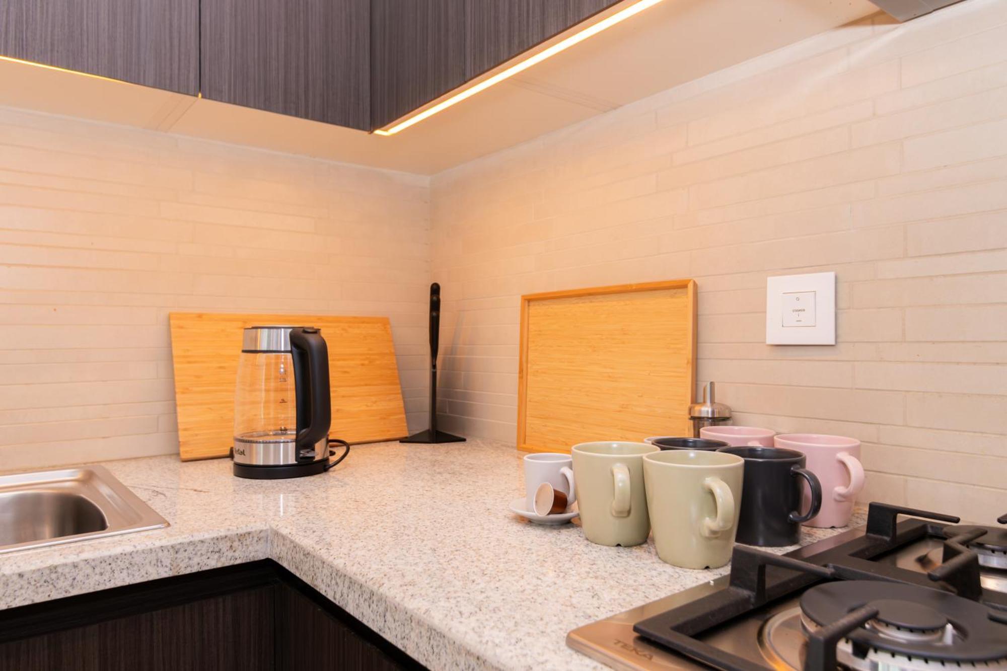 Elite Escape - 1 Bhk Getaway With Mall Access - 1501 Apartment *