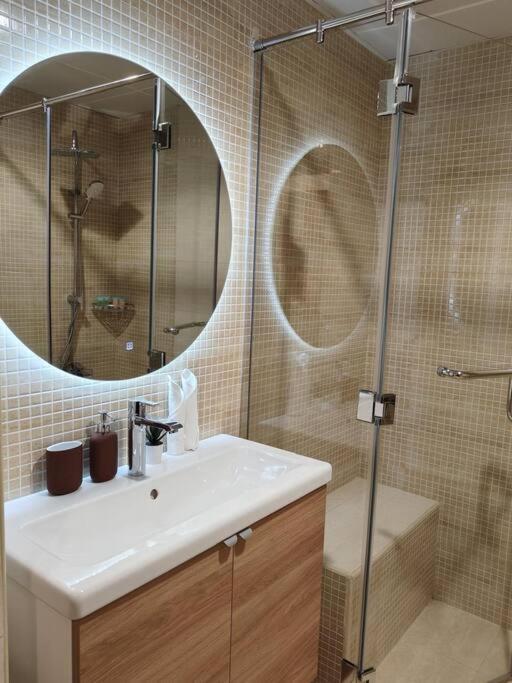 Daire Large 1br With Great View *