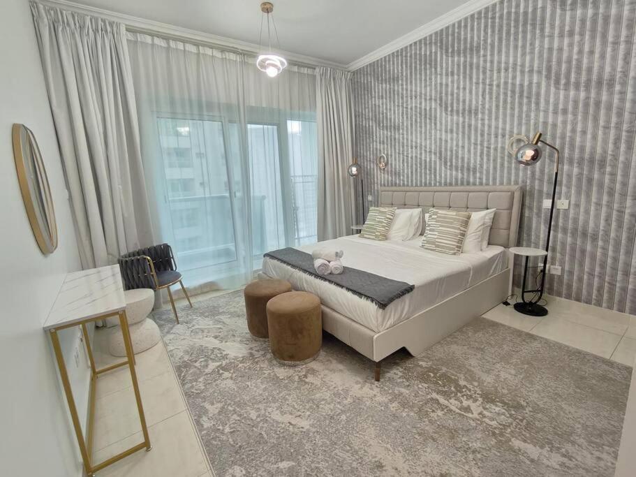 Daire Large 1br With Great View *