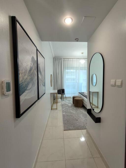 Daire Large 1br With Great View *