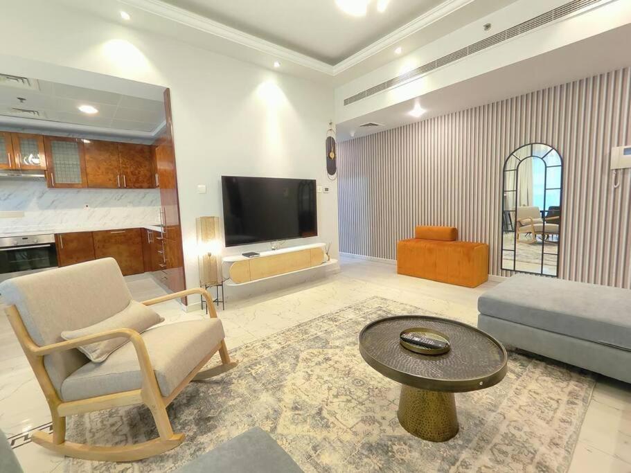 Daire Large 1br With Great View