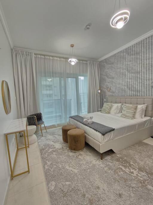 Large 1br With Great View Daire