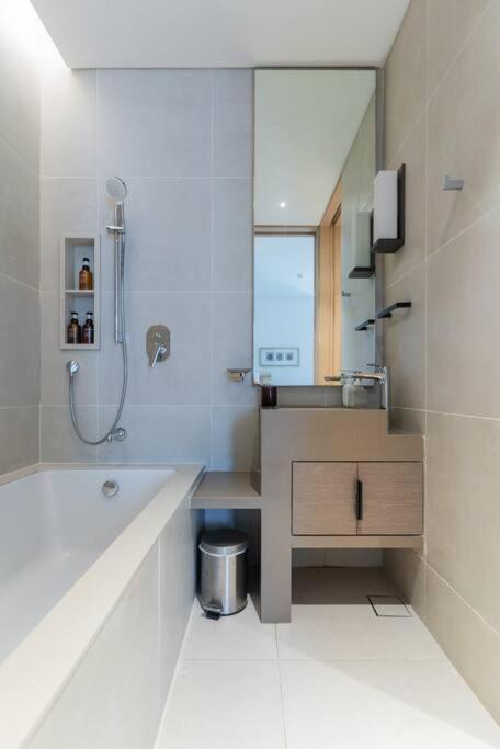 Address Jbr L Beachfront L Mid Floor & Opened View Dubai