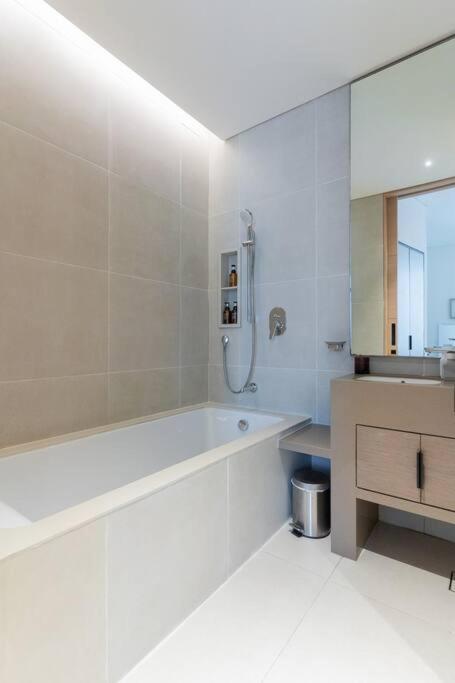Address Jbr L Beachfront L Mid Floor & Opened View