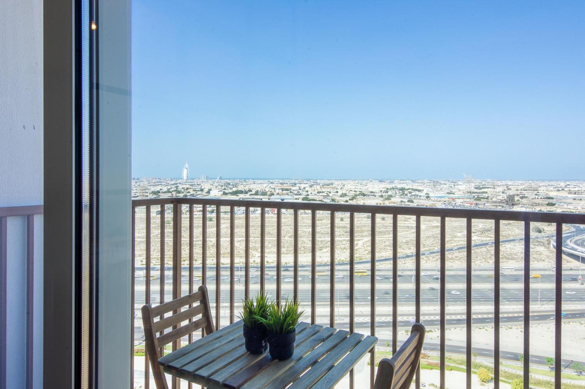 Collective 2,0 Hills- Attractive 1-br