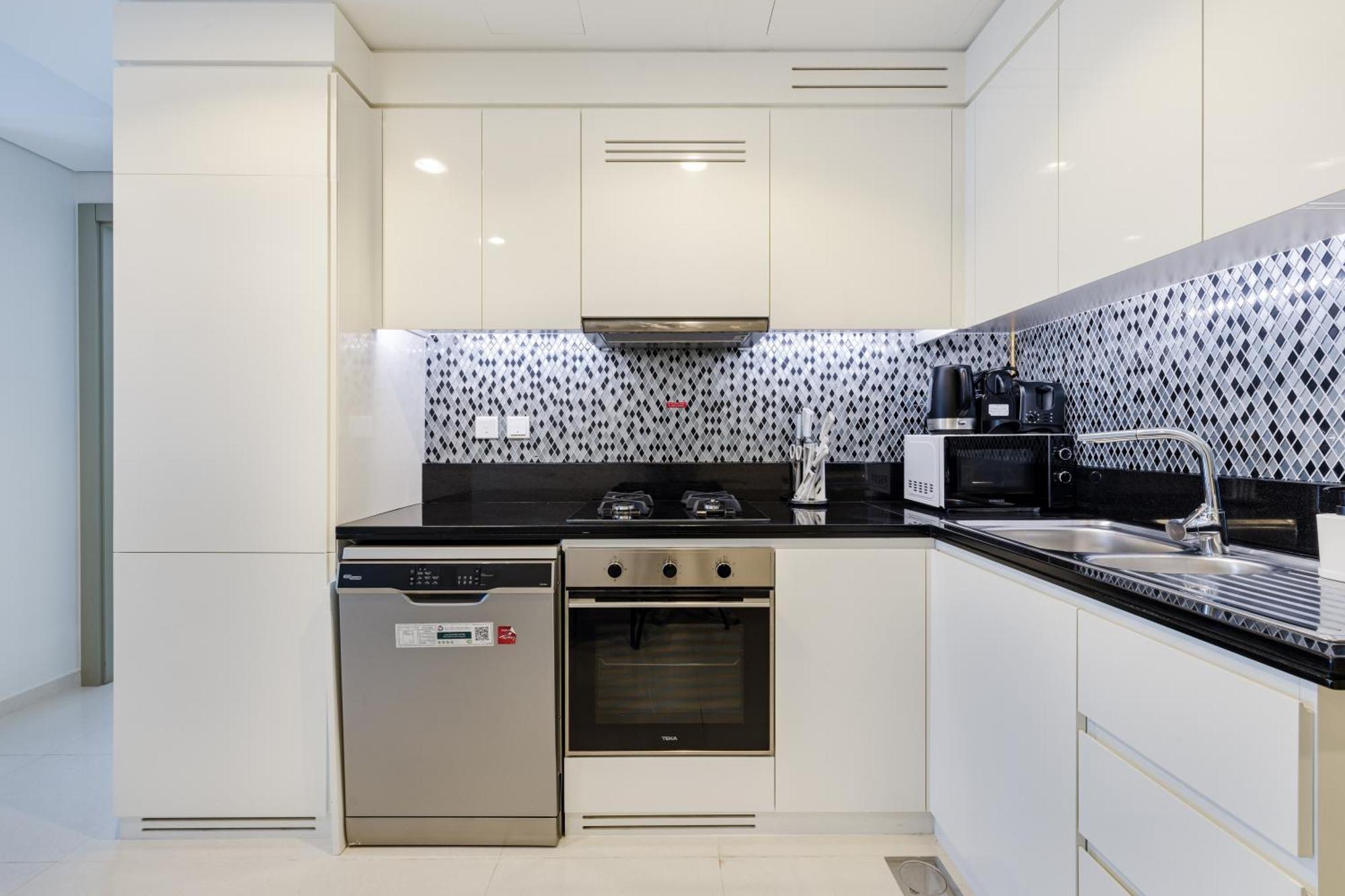 Aliving Charming 1br At Aykon Tower Business Bay