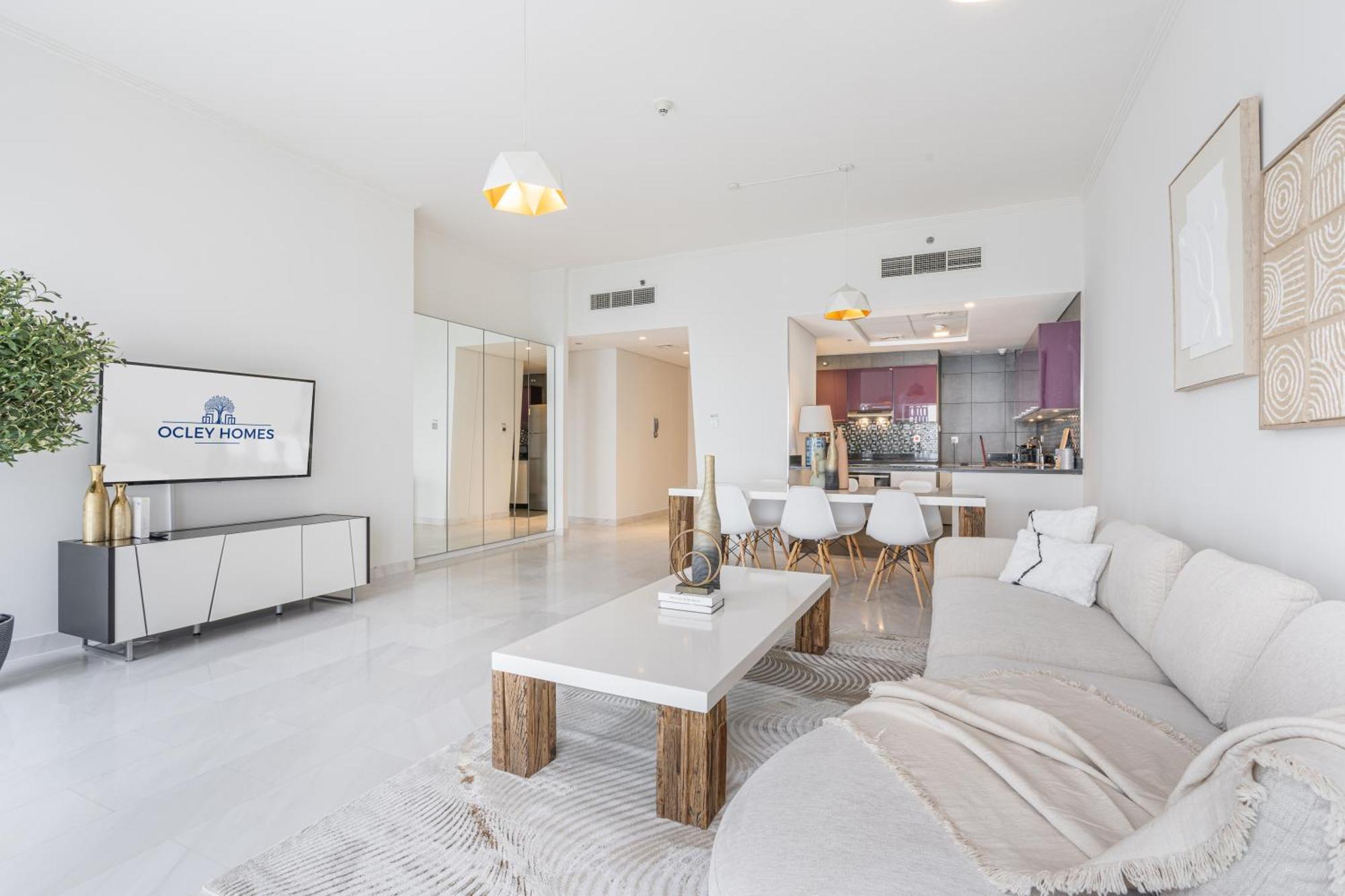 Bright & Elegant On The 44th At Cayan Tower Apartment