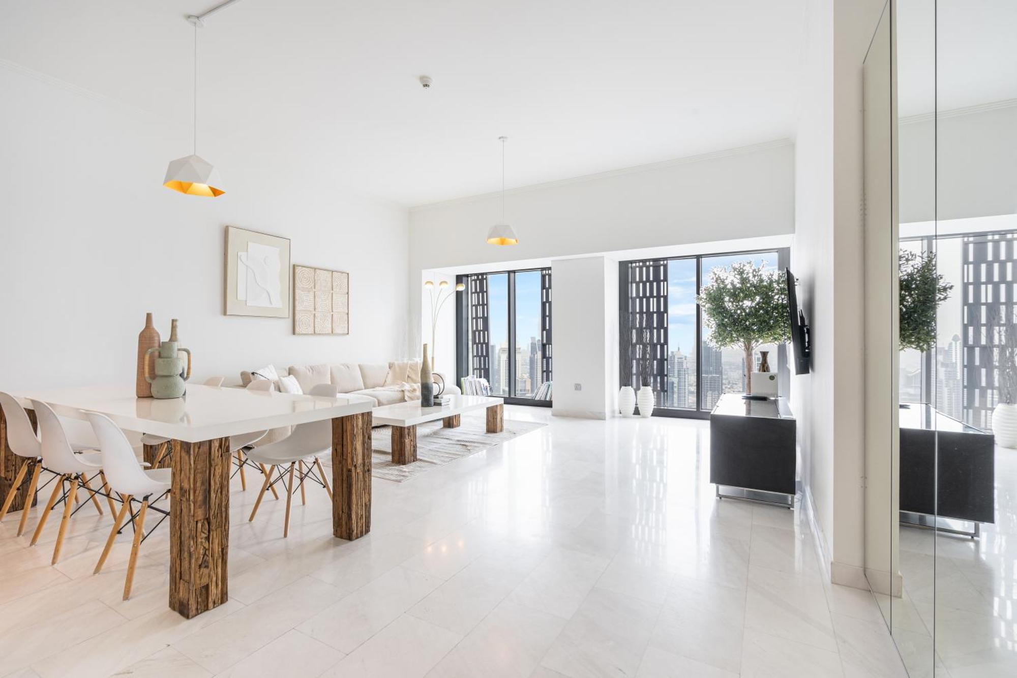 Bright & Elegant On The 44th At Cayan Tower Apartment
