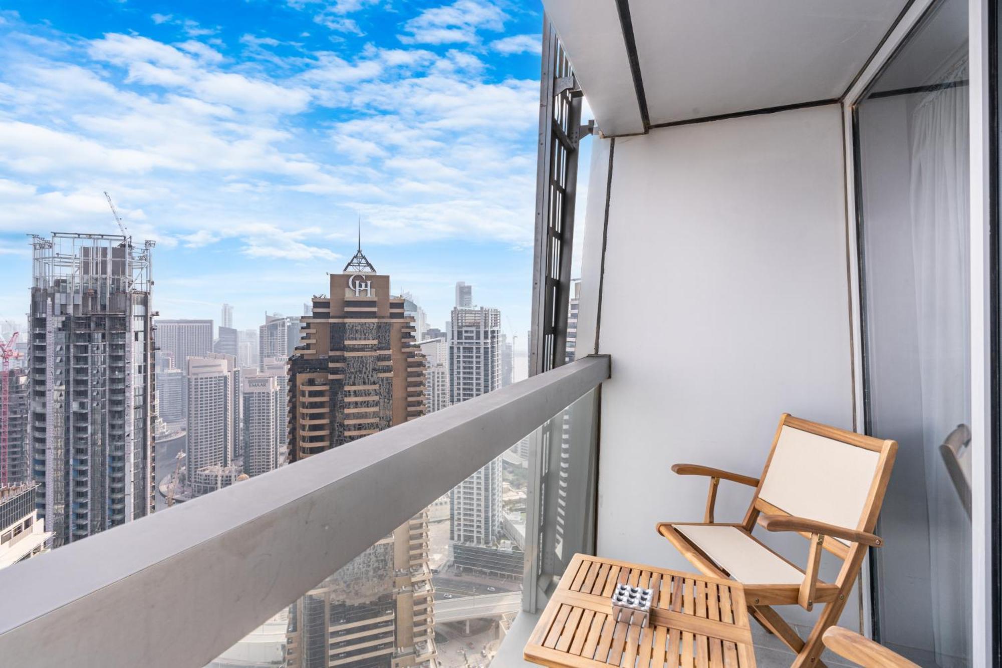 Bright & Elegant On The 44th At Cayan Tower Apartment *
