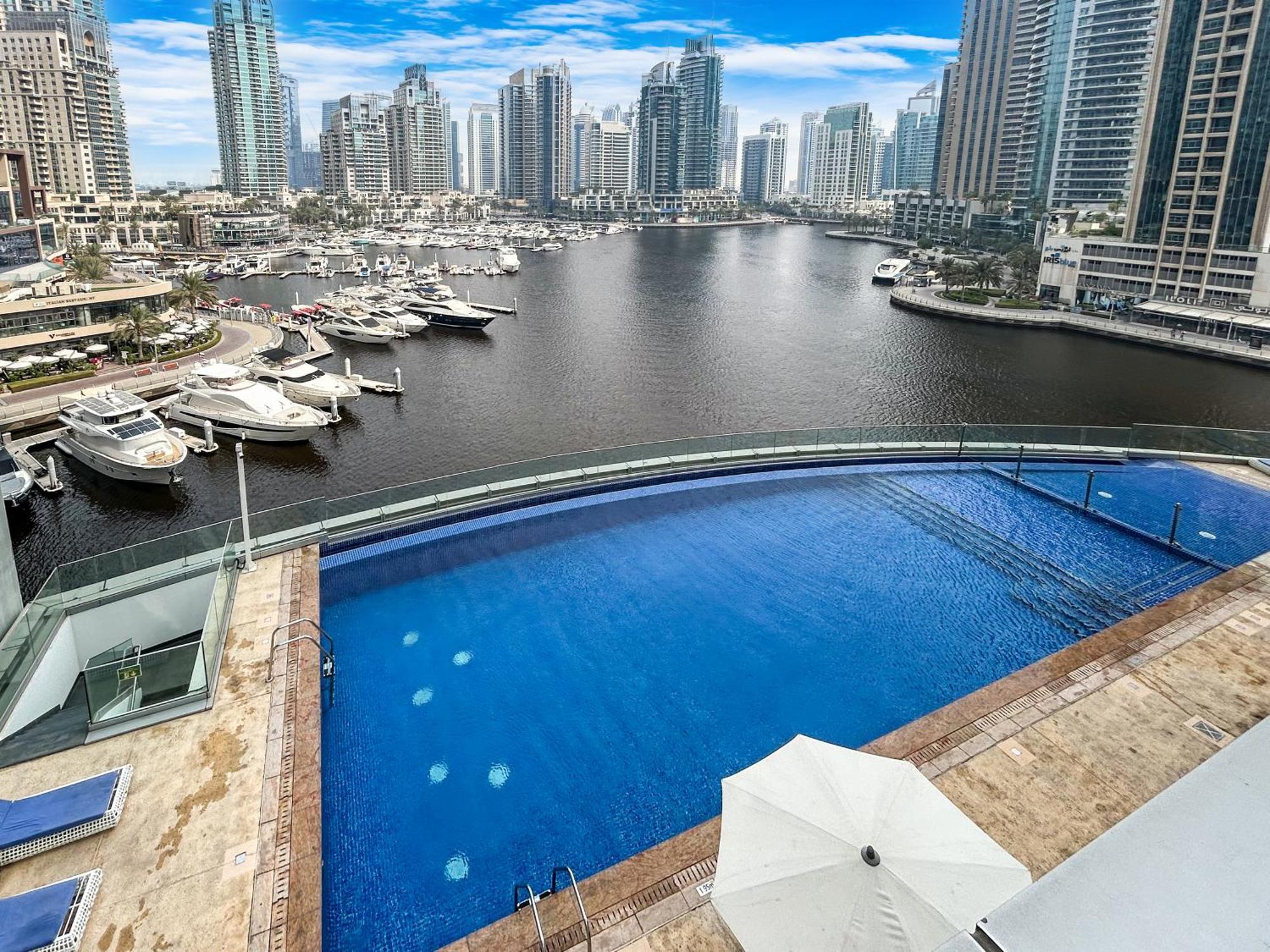 Bright & Elegant On The 44th At Cayan Tower