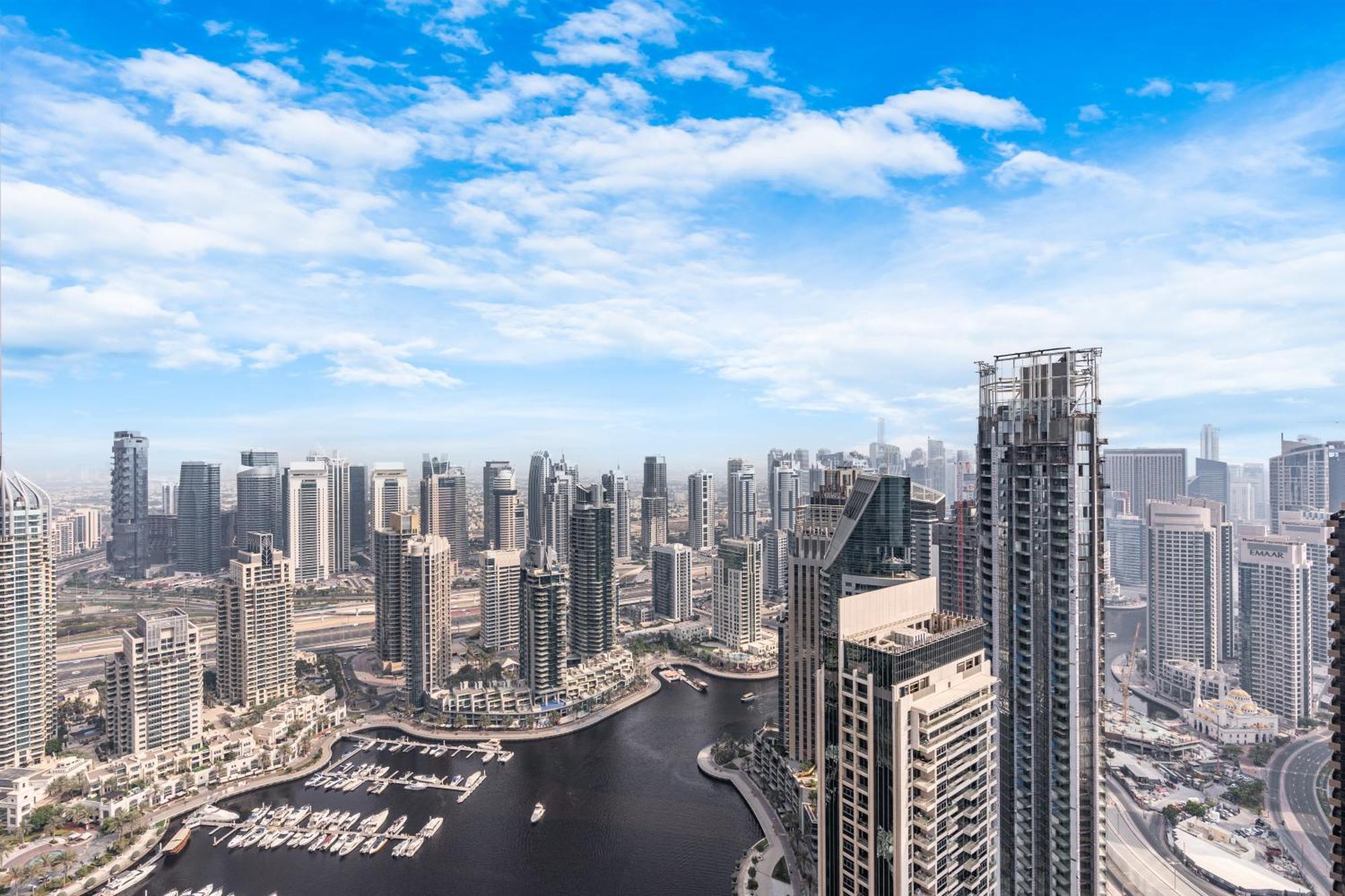 Bright & Elegant On The 44th At Cayan Tower *