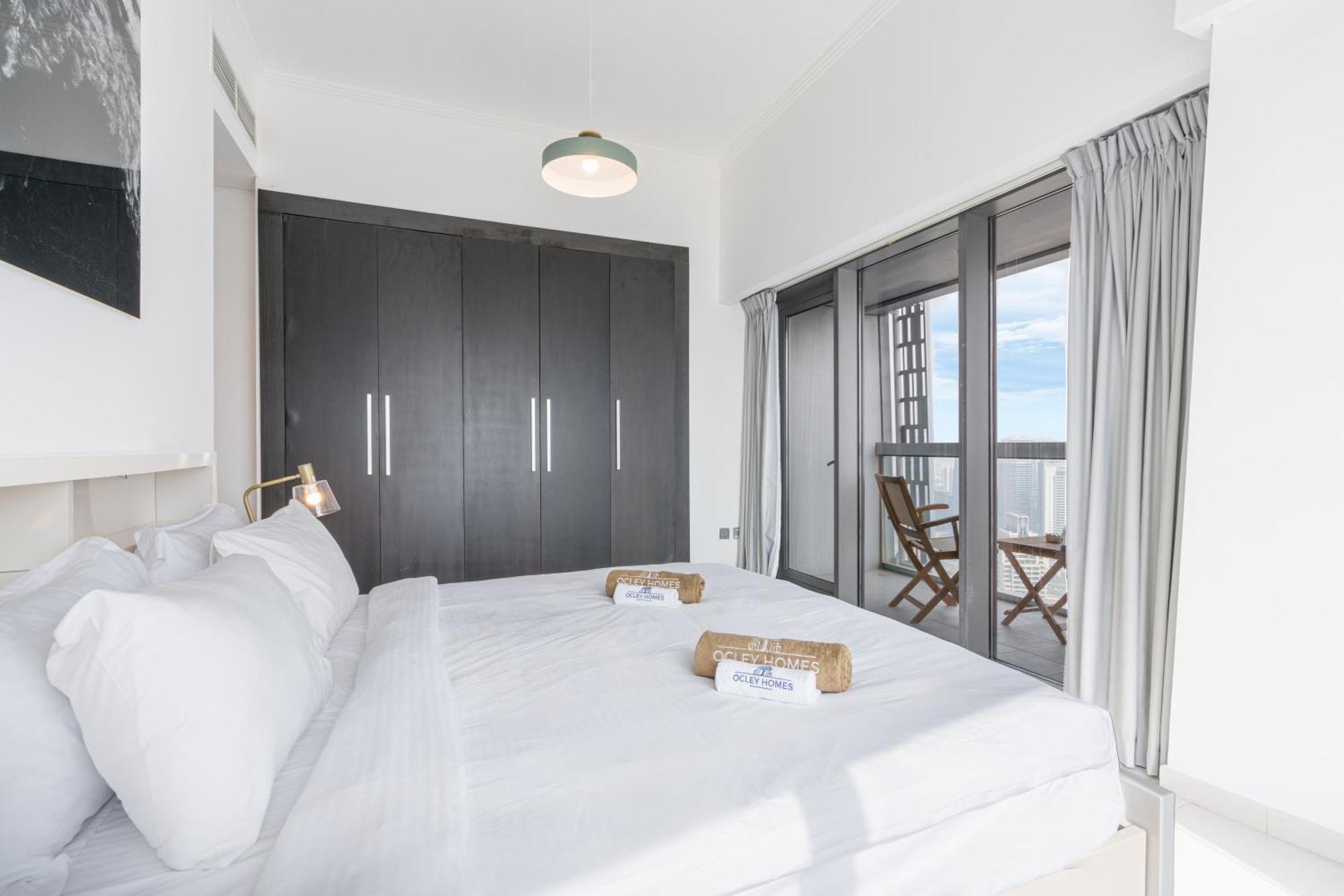Bright & Elegant On The 44th At Cayan Tower Apartment *