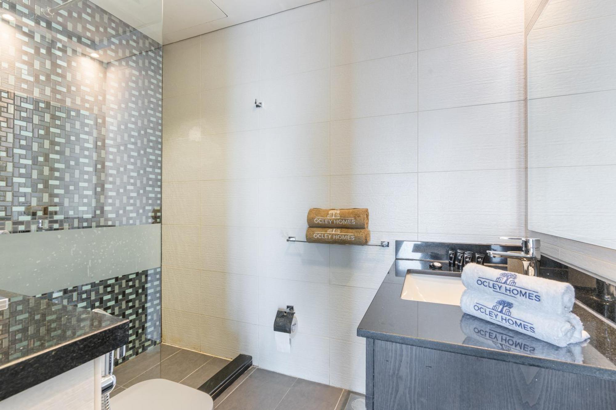 Bright & Elegant On The 44th At Cayan Tower Apartment *