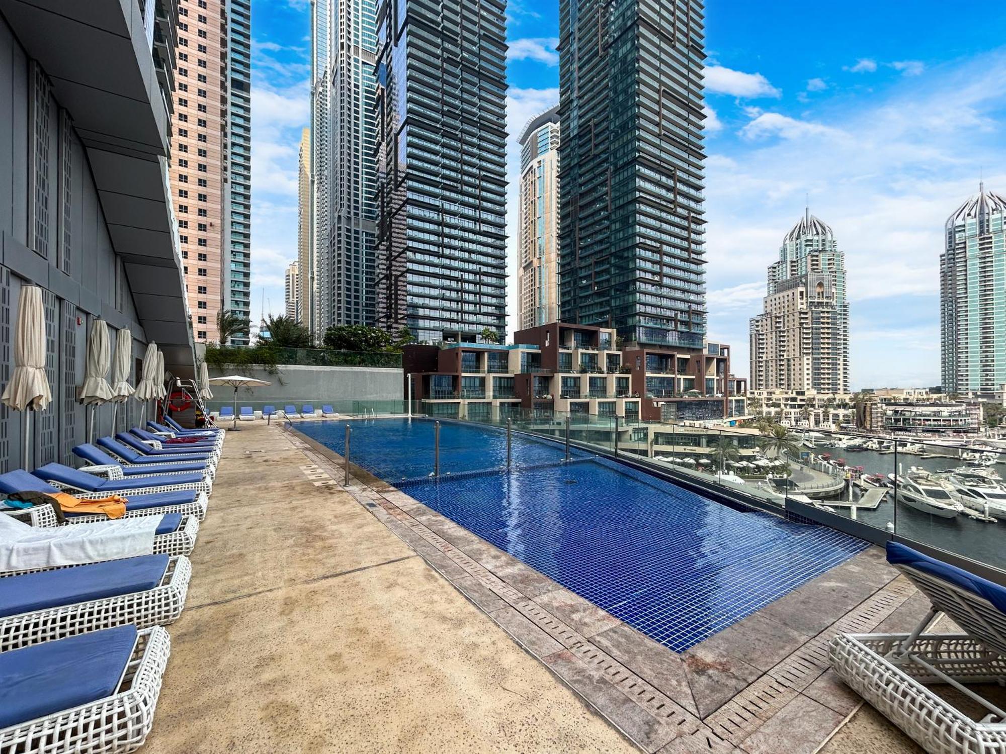 Bright & Elegant On The 44th At Cayan Tower Apartment Dubai