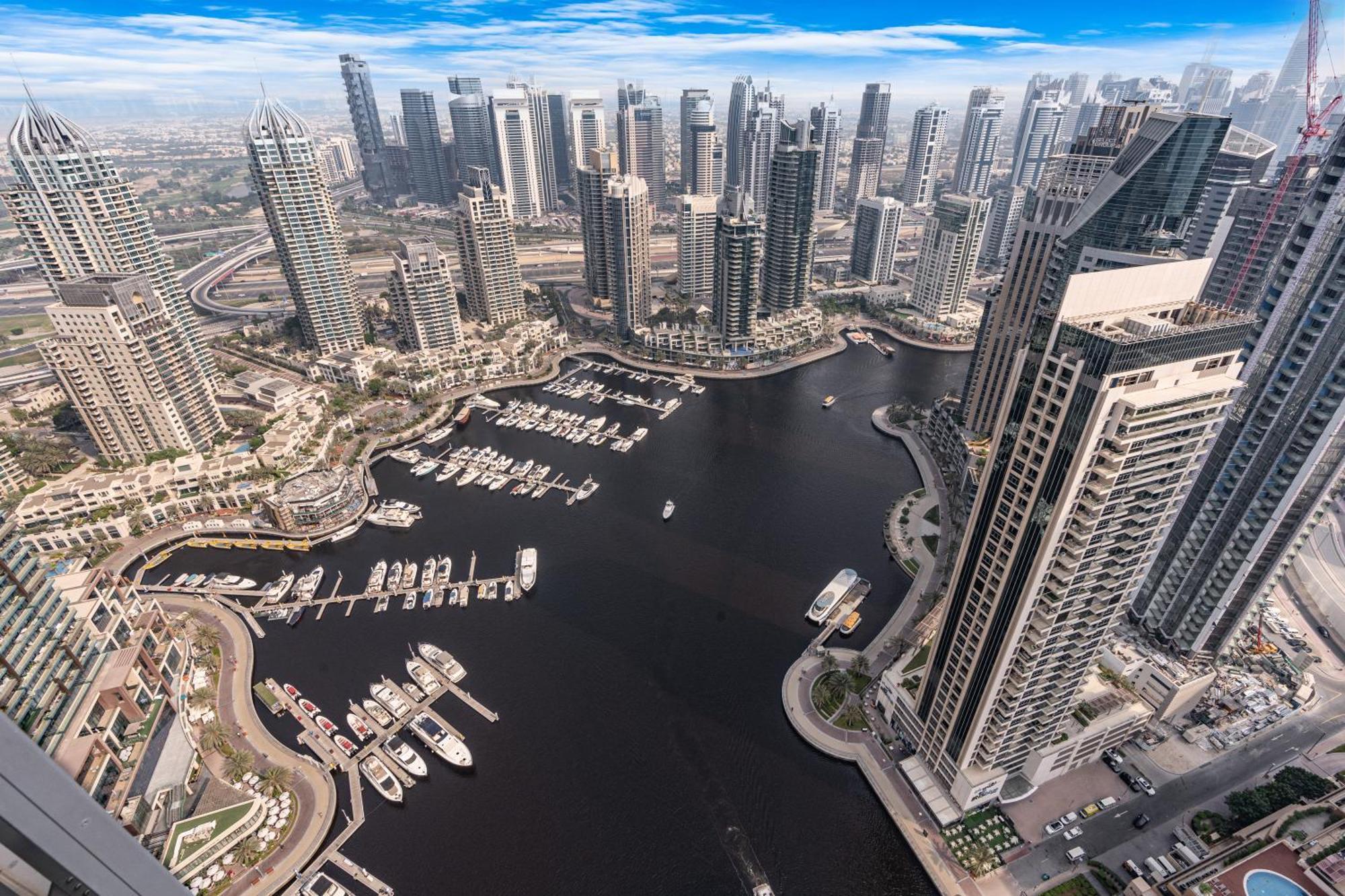 Apartment Bright & Elegant On The 44th At Cayan Tower *
