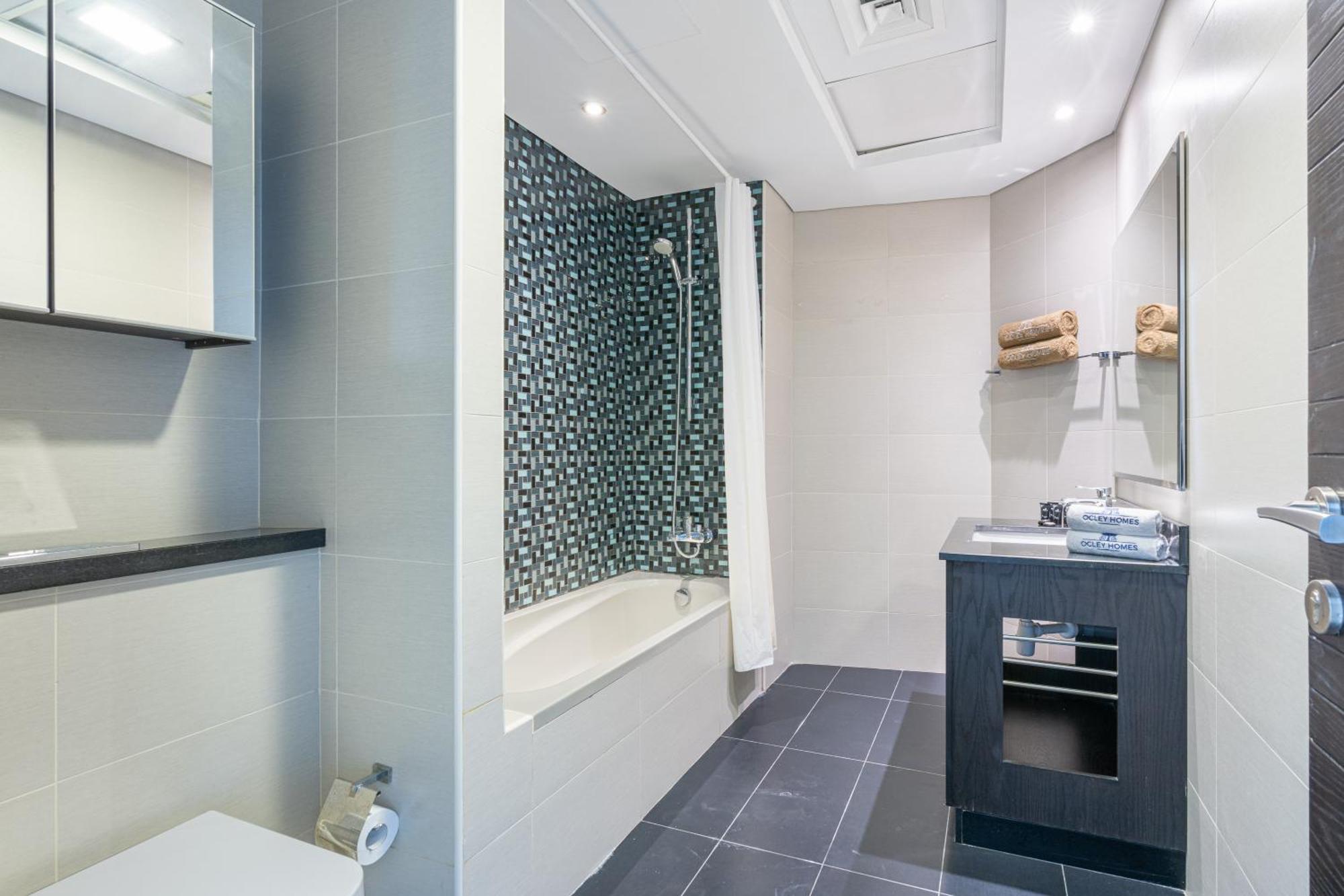Apartment Bright & Elegant On The 44th At Cayan Tower Dubai