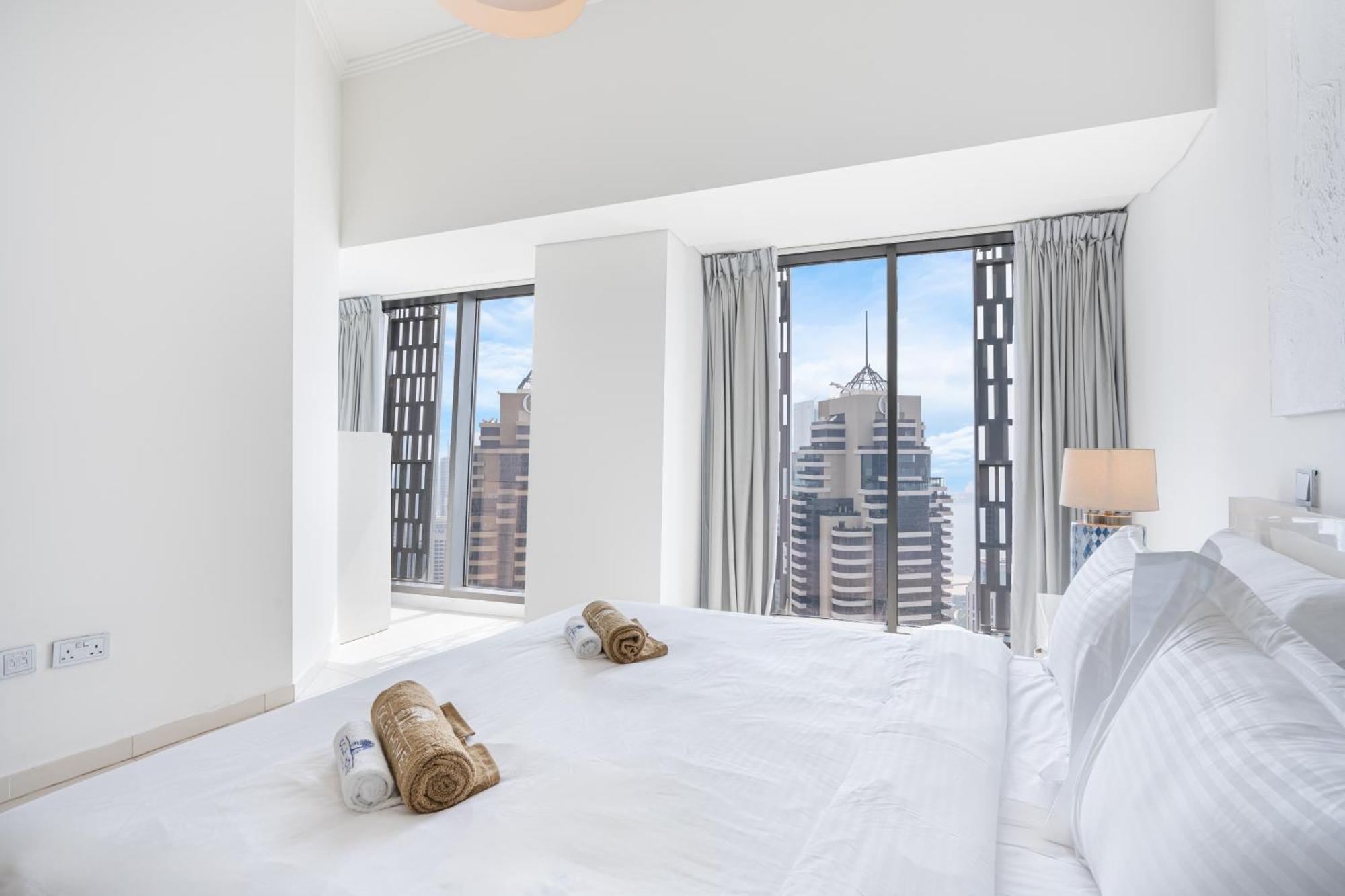 Apartment Bright & Elegant On The 44th At Cayan Tower *