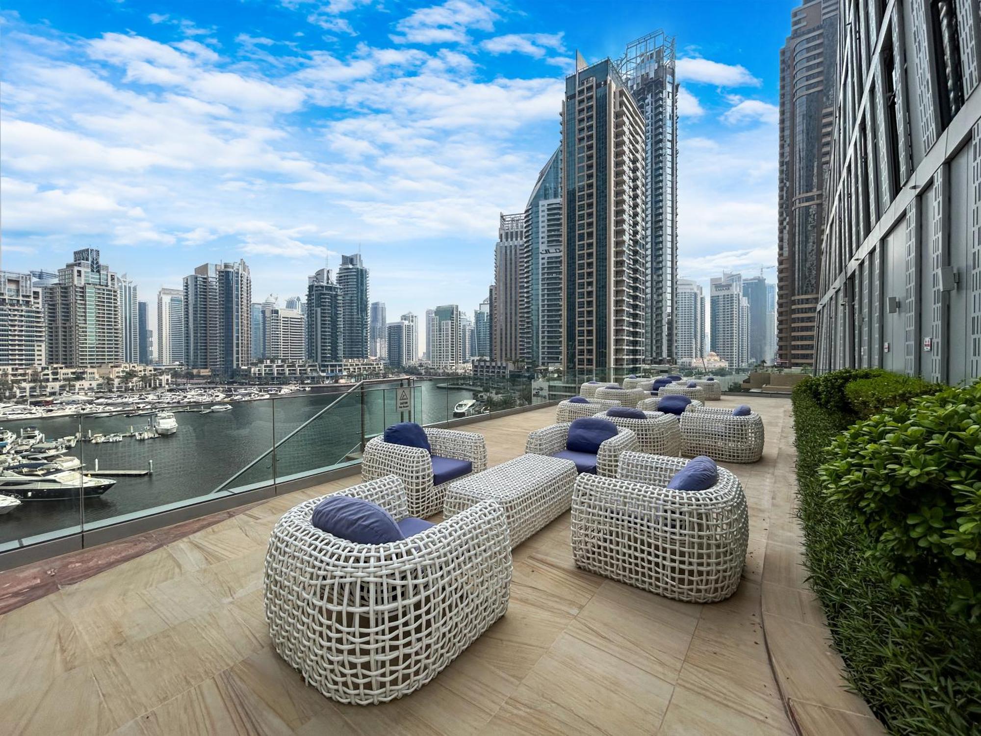 Bright & Elegant On The 44th At Cayan Tower Dubai