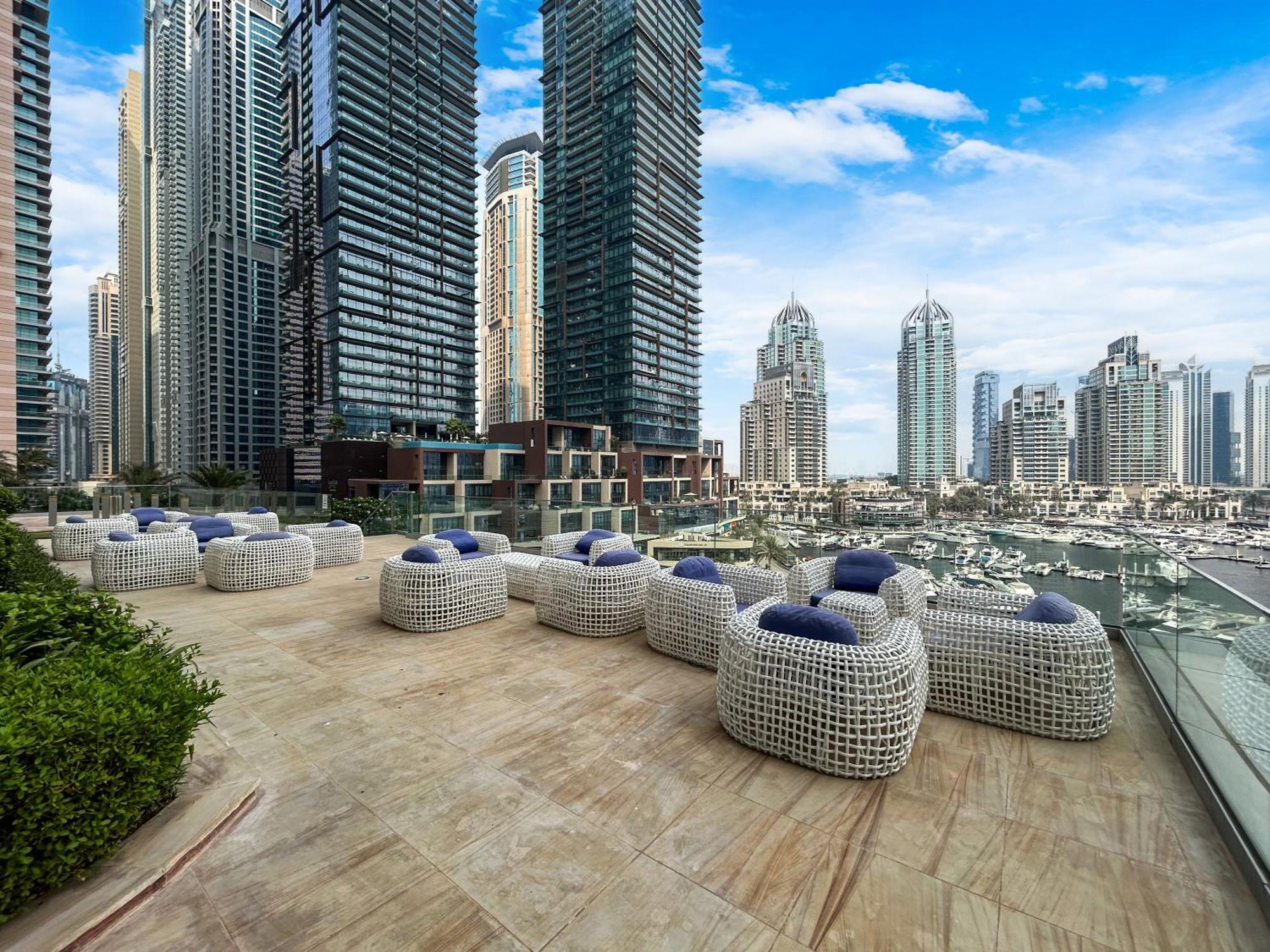 Bright & Elegant On The 44th At Cayan Tower Apartment *