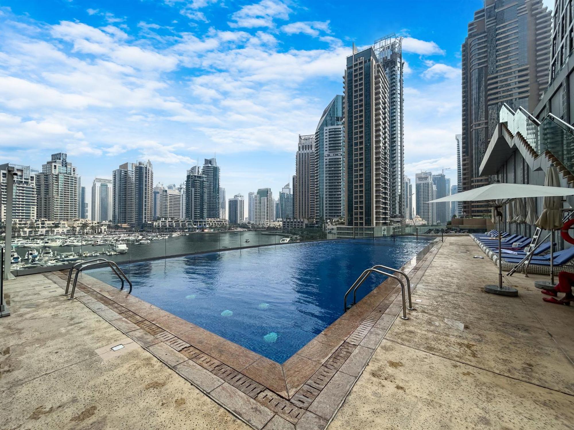Bright & Elegant On The 44th At Cayan Tower