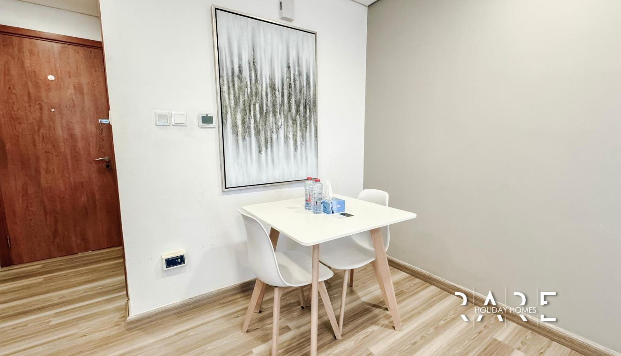 Rare Homes - View - The Crescent Tower - Production - R1611 Apartamento *