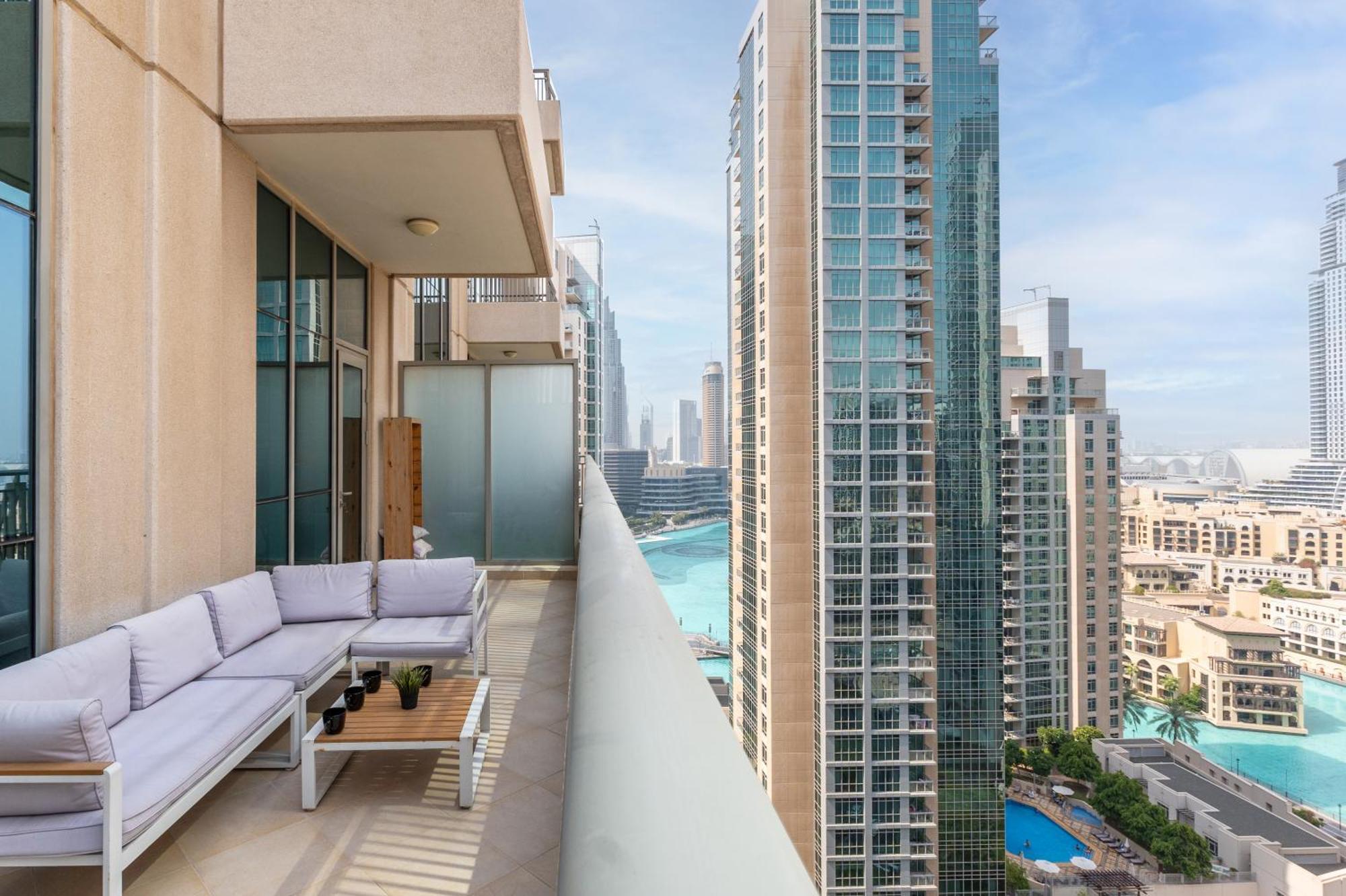 White Sage - Fountain View Stylish With Spacious Terrace Apartment *