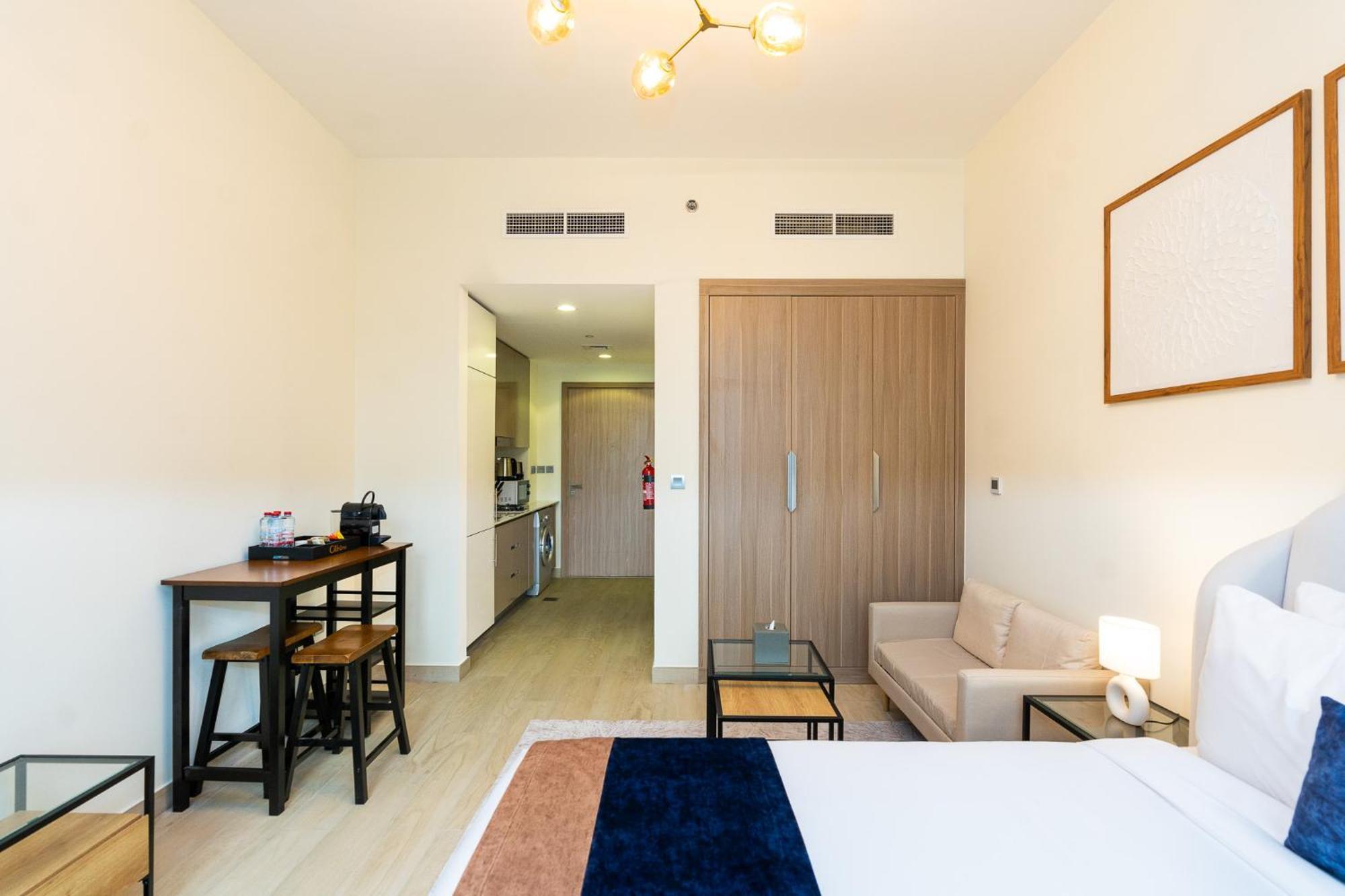 Citihome- Elegant Retreat With Cozy Comfort * Dubai
