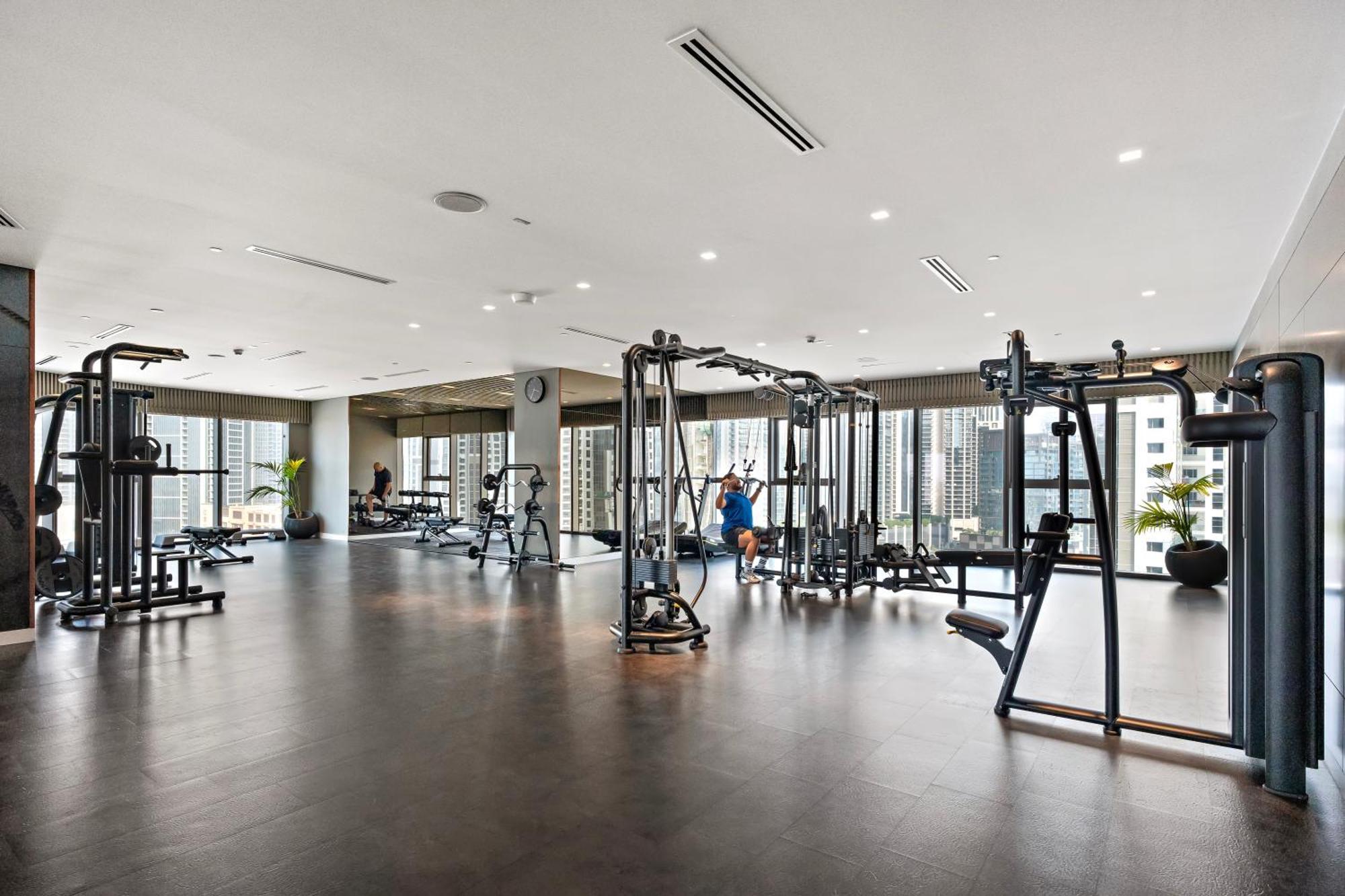 Sky-high Oasis Burj Khalifa Views, Rooftop Infinity Pool, 3br In Paramount Midtown * Dubai