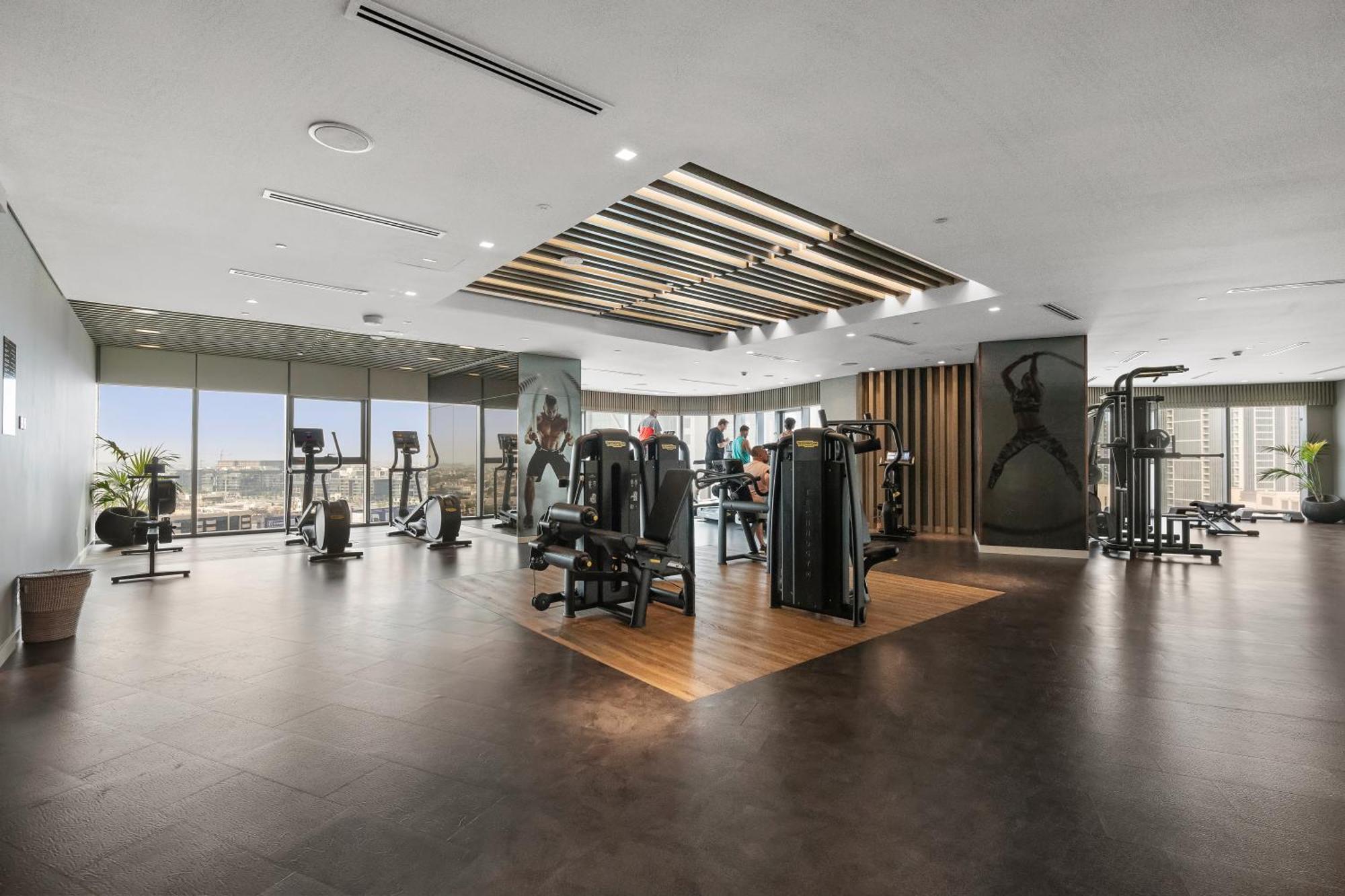Sky-high Oasis Burj Khalifa Views, Rooftop Infinity Pool, 3br In Paramount Midtown * Dubai