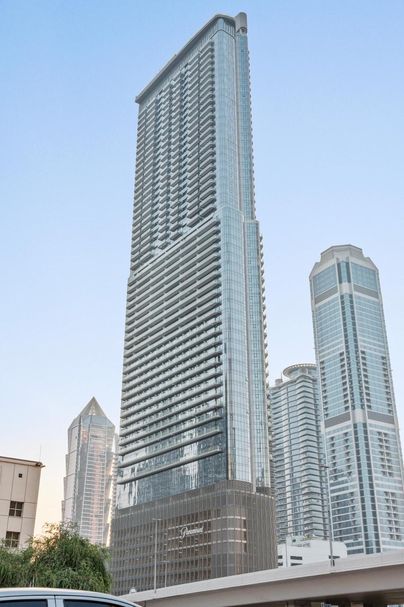 Sky-high Oasis Burj Khalifa Views, Rooftop Infinity Pool, 3br In Paramount Midtown Apartment