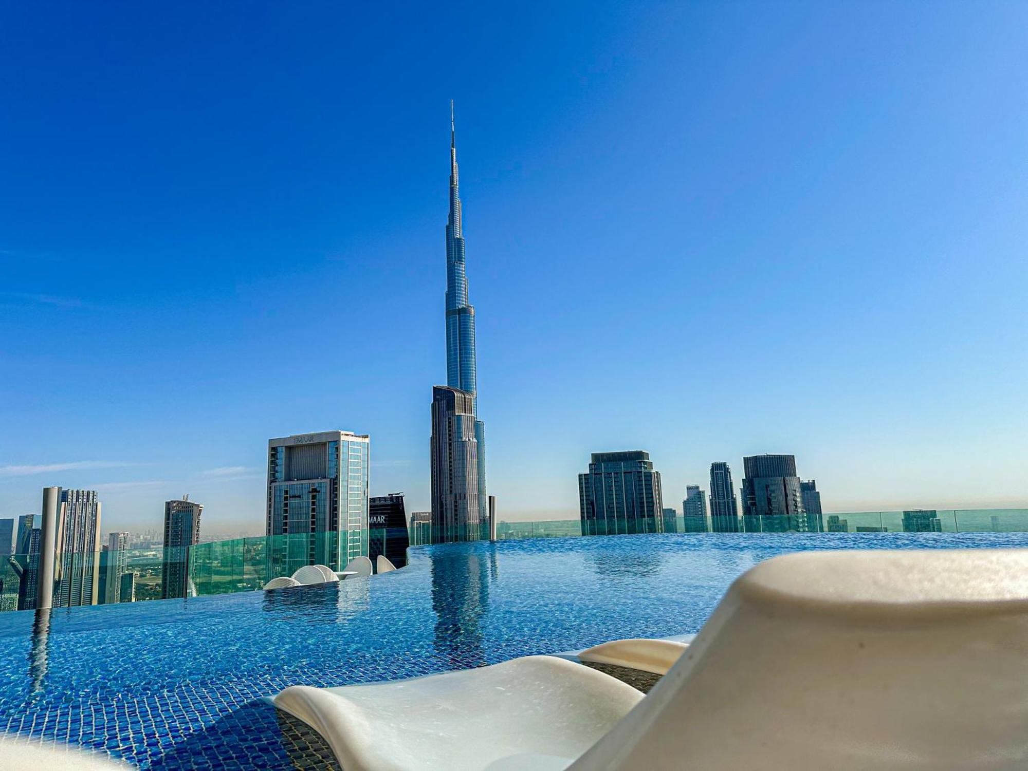 Sky-high Oasis Burj Khalifa Views, Rooftop Infinity Pool, 3br In Paramount Midtown *