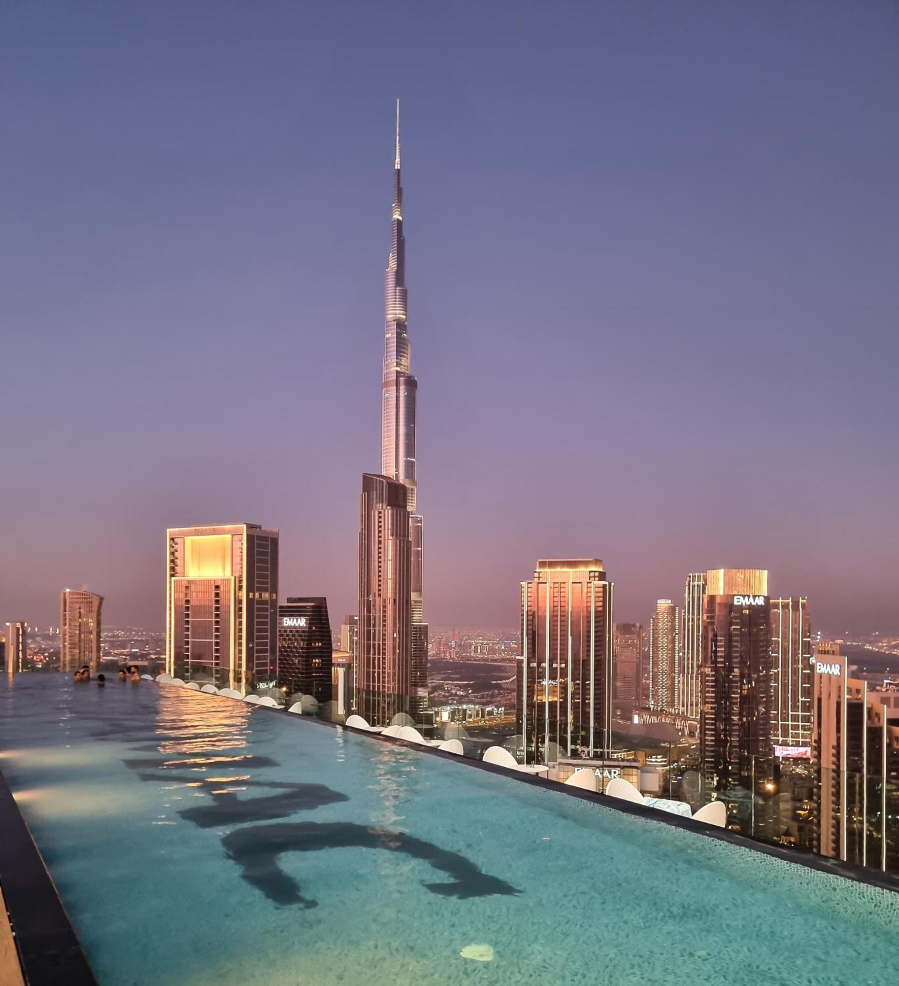 Sky-high Oasis Burj Khalifa Views, Rooftop Infinity Pool, 3br In Paramount Midtown Apartment