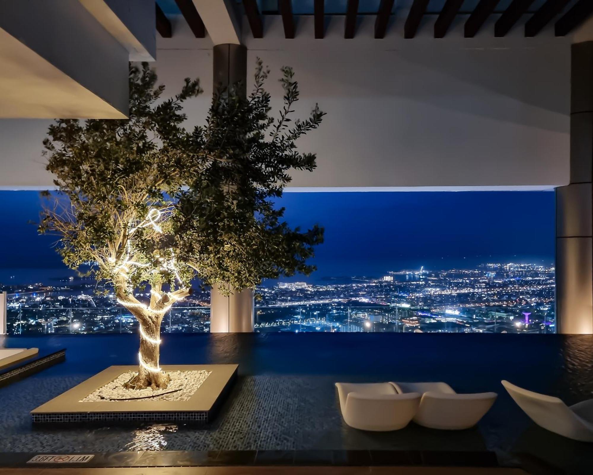 Sky-high Oasis Burj Khalifa Views, Rooftop Infinity Pool, 3br In Paramount Midtown Dubai
