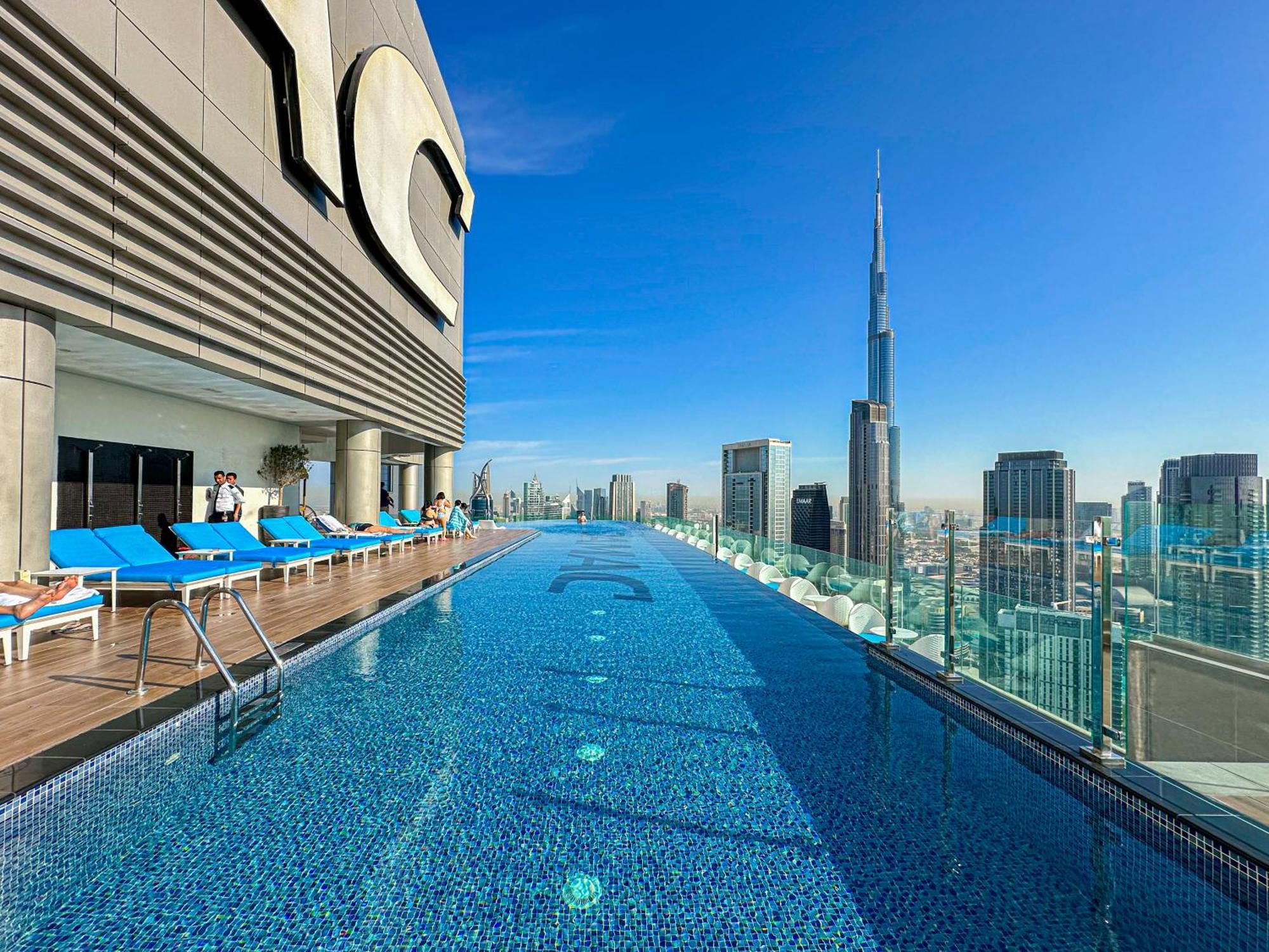 Sky-high Oasis Burj Khalifa Views, Rooftop Infinity Pool, 3br In Paramount Midtown Apartment *