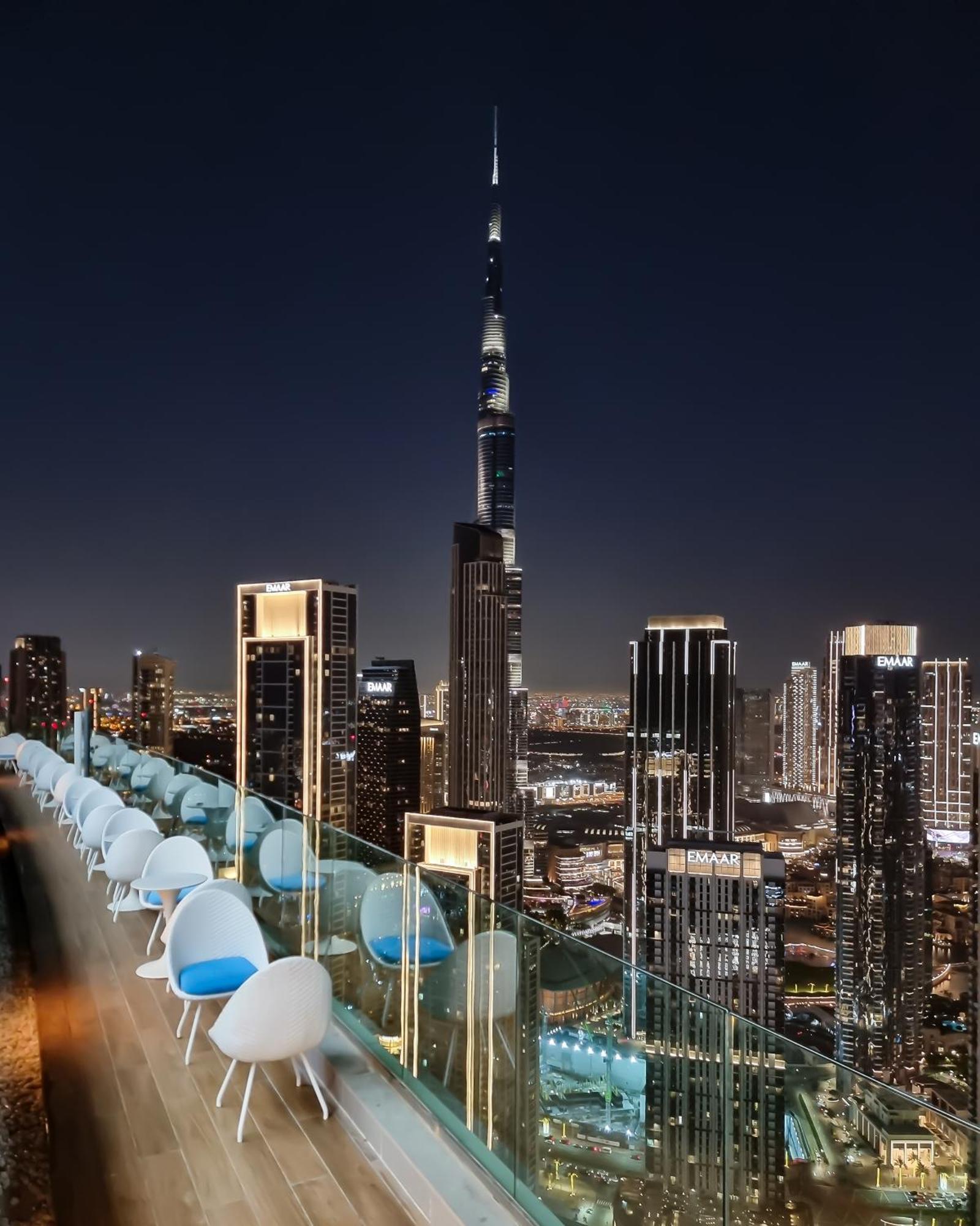 Apartment Sky-high Oasis Burj Khalifa Views, Rooftop Infinity Pool, 3br In Paramount Midtown *