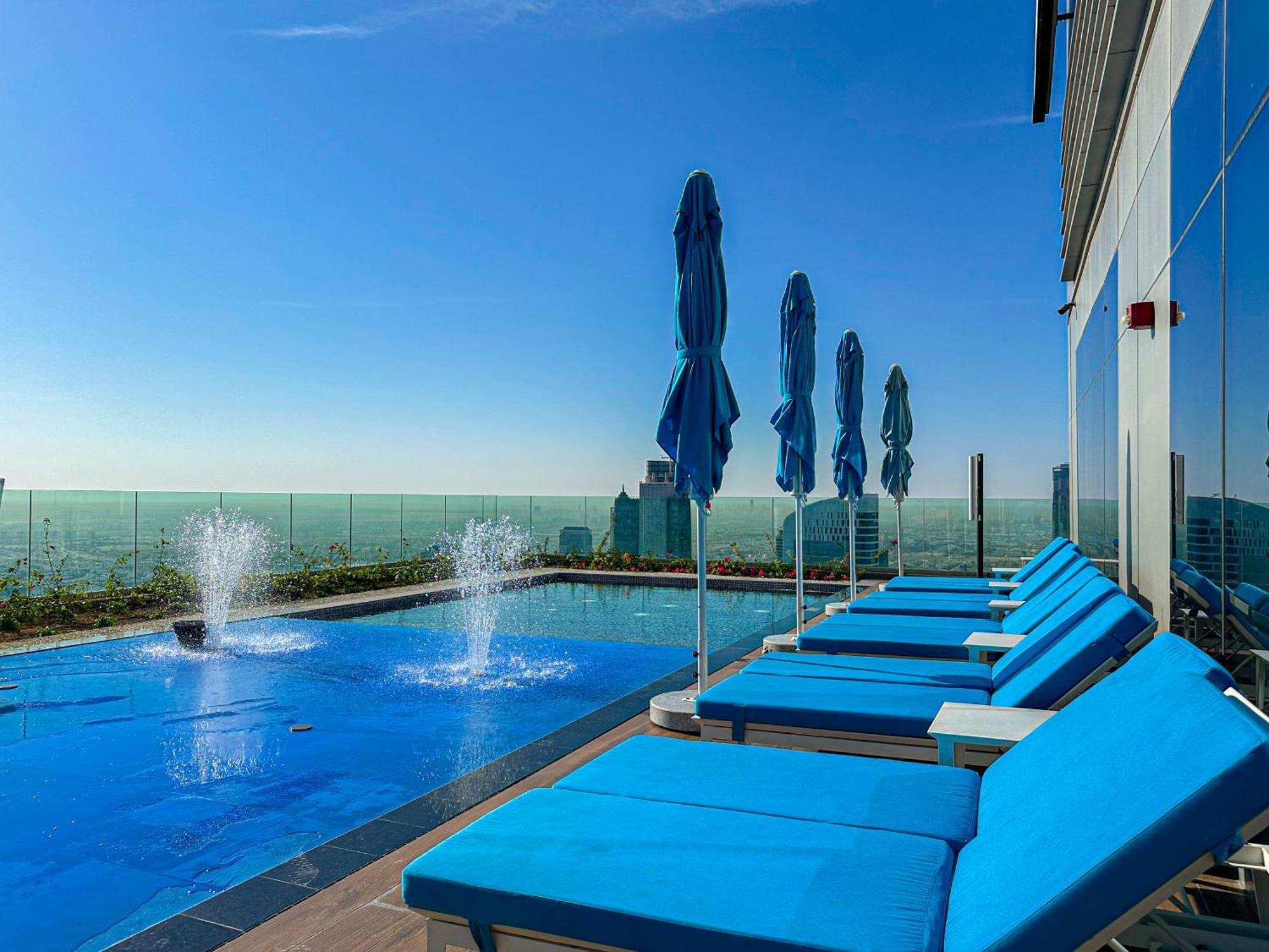 Apartment Sky-high Oasis Burj Khalifa Views, Rooftop Infinity Pool, 3br In Paramount Midtown Dubai