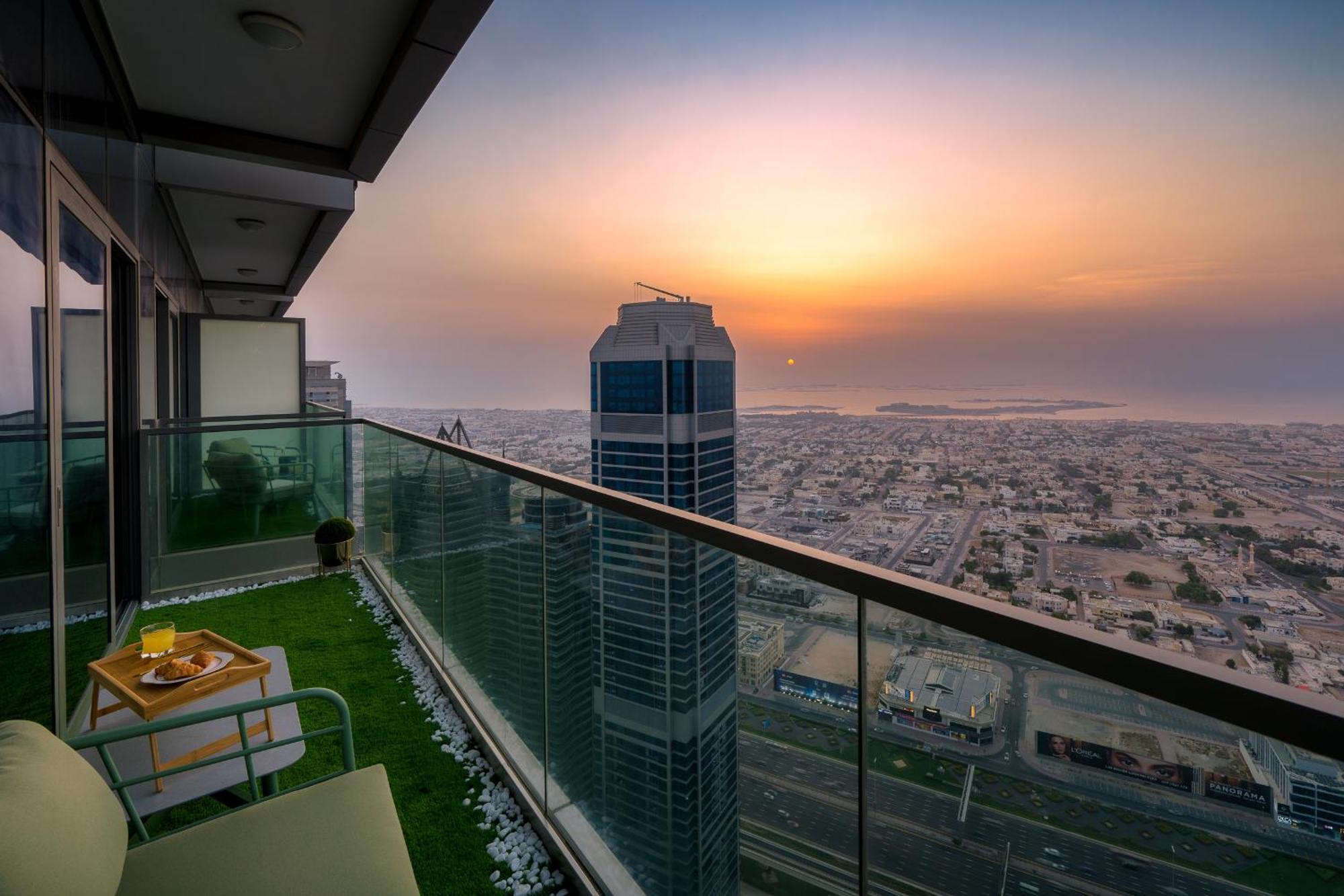 Sky-high Oasis Burj Khalifa Views, Rooftop Infinity Pool, 3br In Paramount Midtown * Dubai