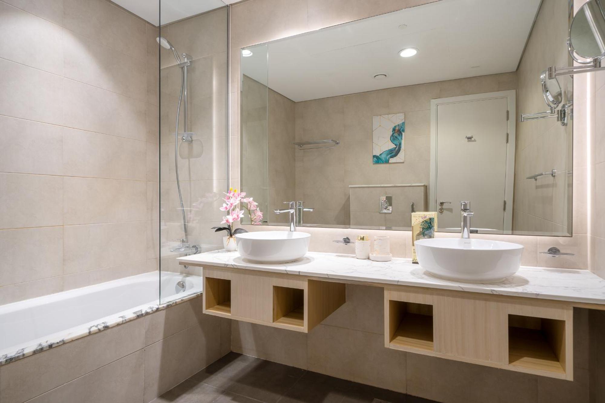 Apartment Sky-high Oasis Burj Khalifa Views, Rooftop Infinity Pool, 3br In Paramount Midtown Dubai