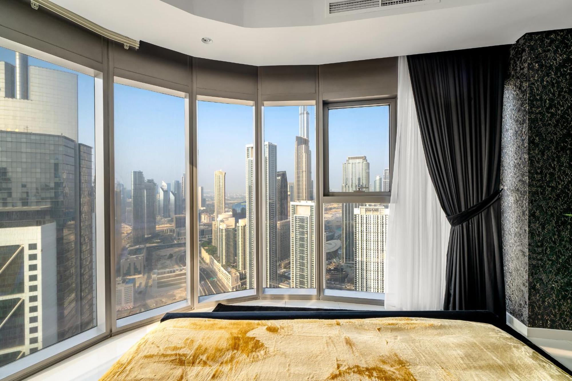 Apartment Sky-high Oasis Burj Khalifa Views, Rooftop Infinity Pool, 3br In Paramount Midtown *
