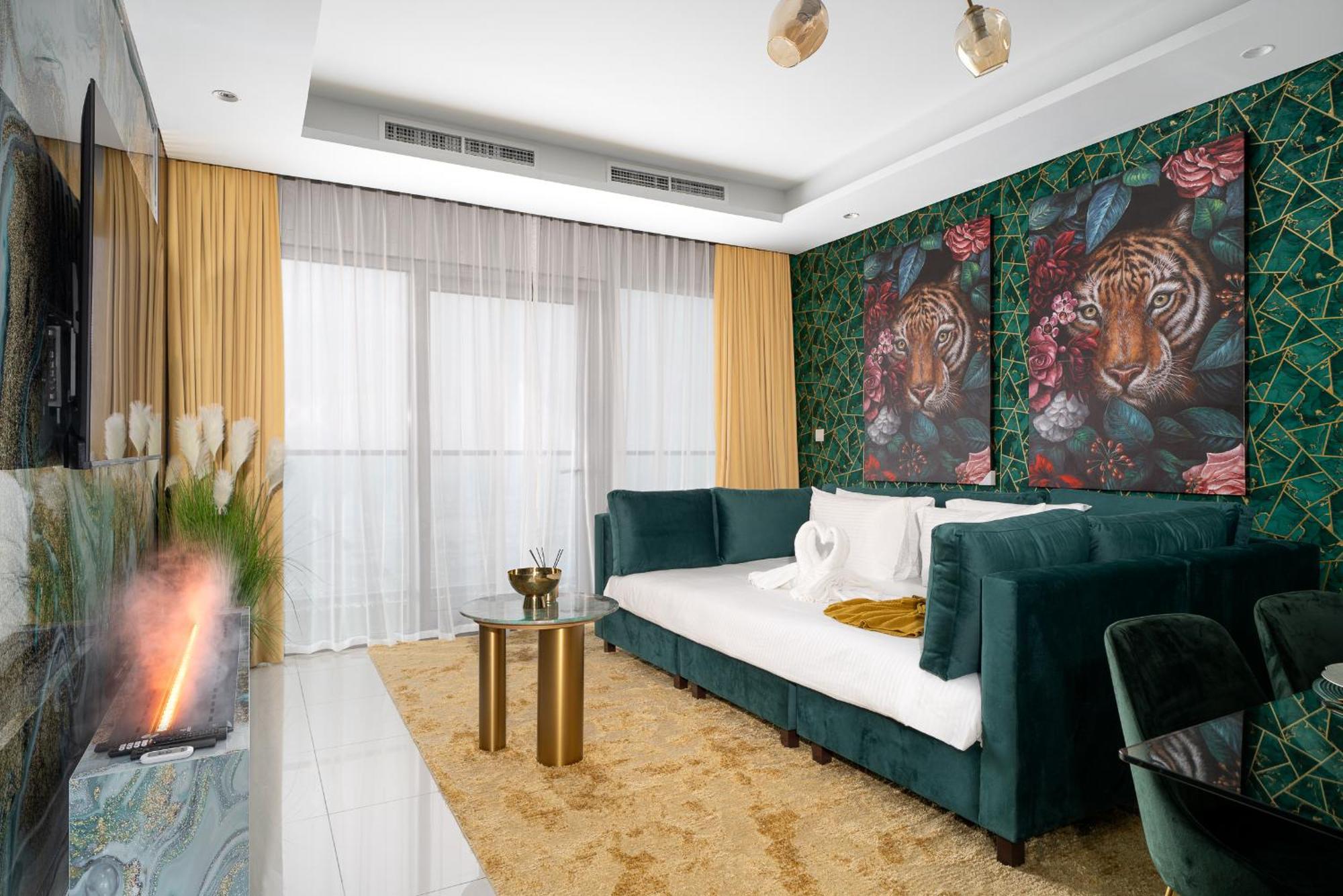 Sky-high Oasis Burj Khalifa Views, Rooftop Infinity Pool, 3br In Paramount Midtown Dubai