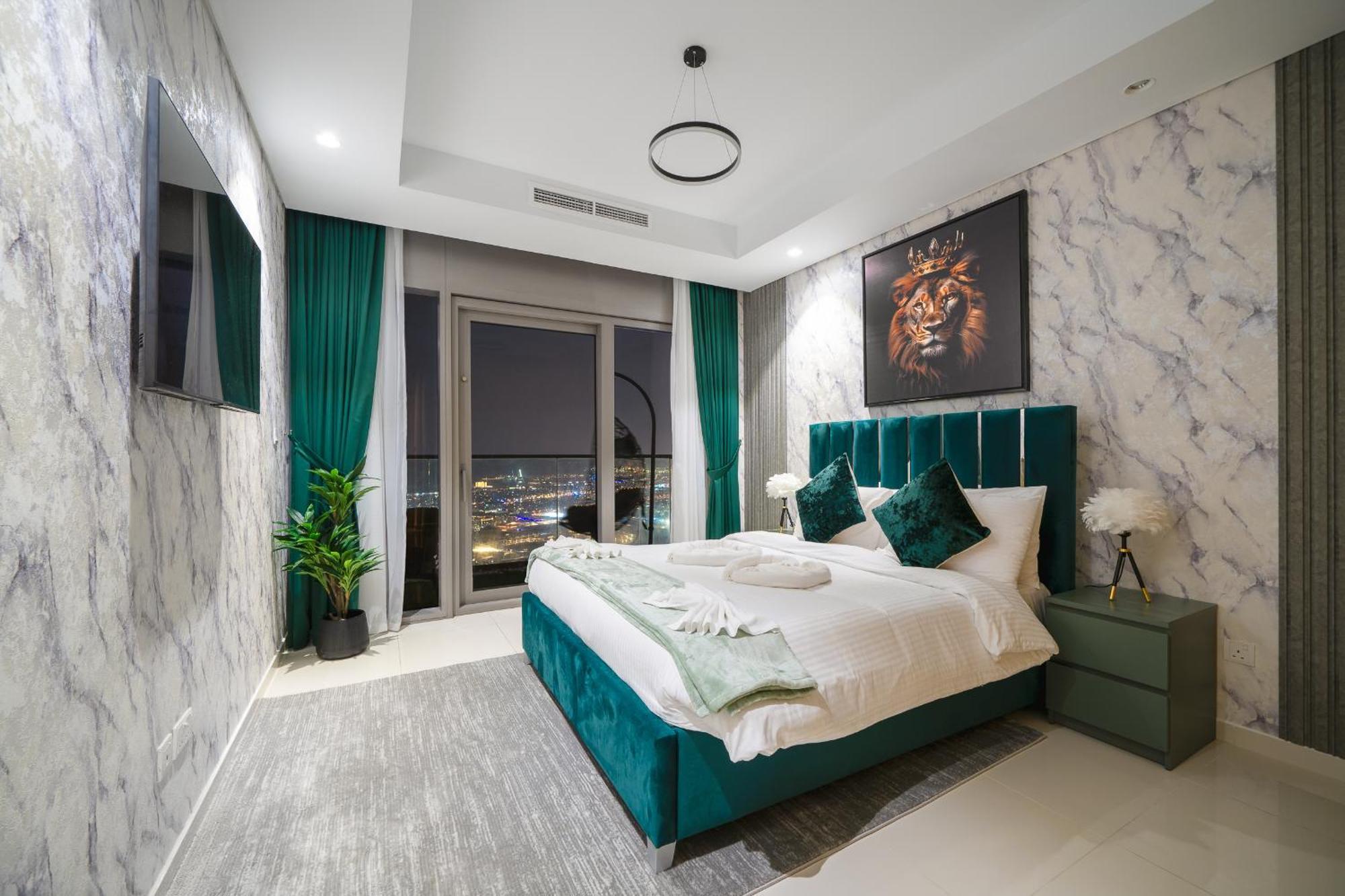 Apartment Sky-high Oasis Burj Khalifa Views, Rooftop Infinity Pool, 3br In Paramount Midtown *