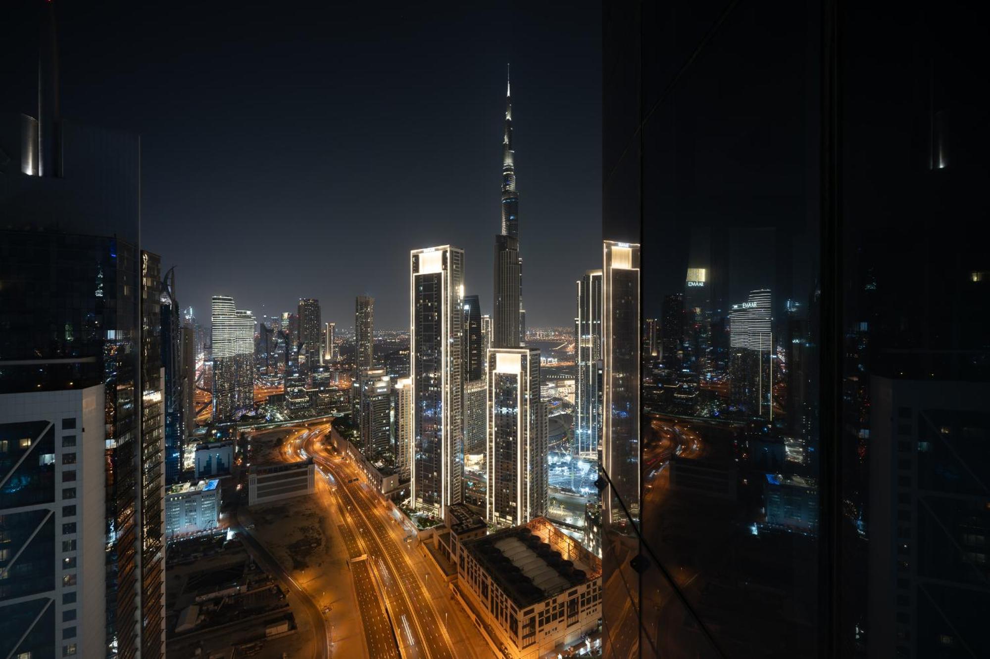 Sky-high Oasis Burj Khalifa Views, Rooftop Infinity Pool, 3br In Paramount Midtown Dubai