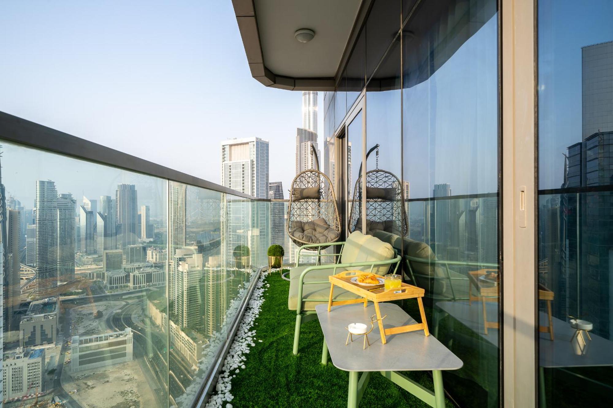 Sky-high Oasis Burj Khalifa Views, Rooftop Infinity Pool, 3br In Paramount Midtown * Dubai