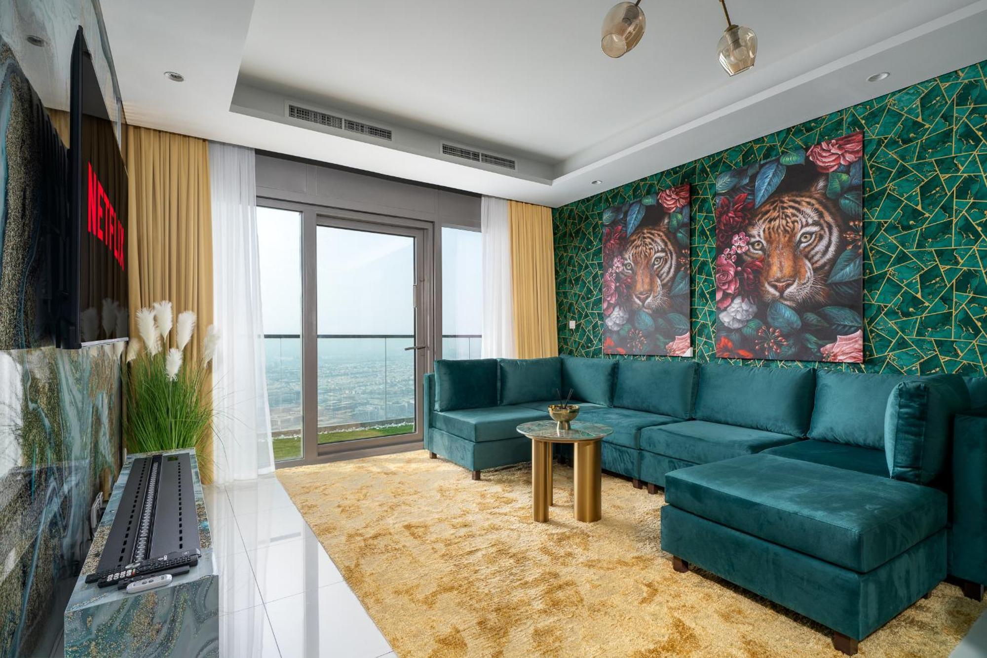Apartment Sky-high Oasis Burj Khalifa Views, Rooftop Infinity Pool, 3br In Paramount Midtown
