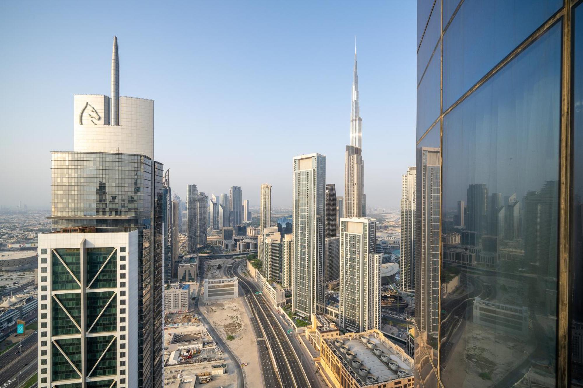 Sky-high Oasis Burj Khalifa Views, Rooftop Infinity Pool, 3br In Paramount Midtown Apartment Dubai