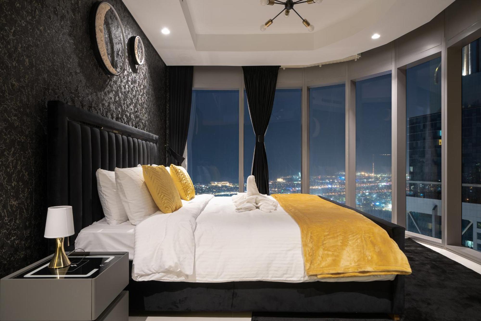 Sky-high Oasis Burj Khalifa Views, Rooftop Infinity Pool, 3br In Paramount Midtown * Dubai