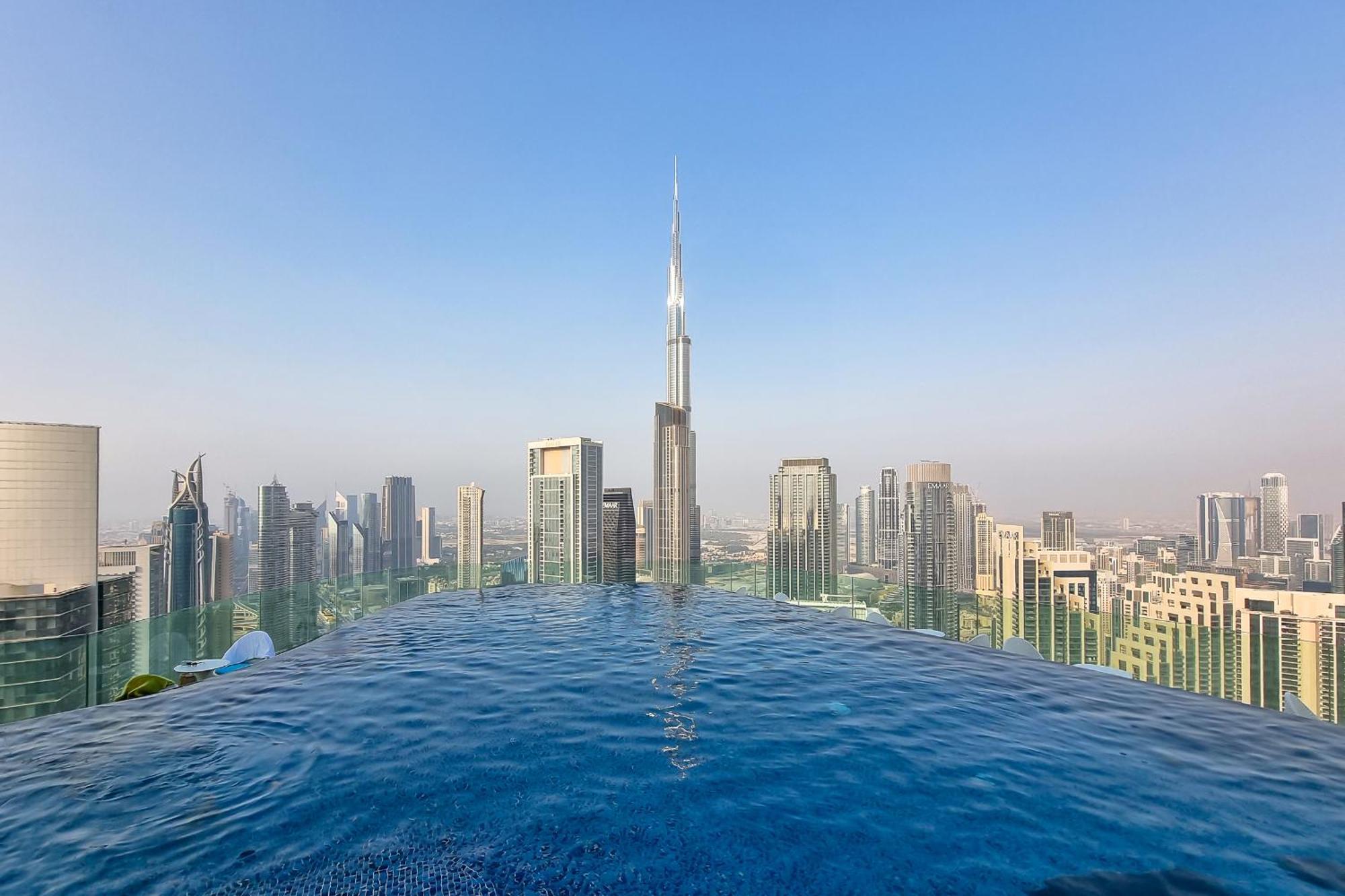 Sky-high Oasis Burj Khalifa Views, Rooftop Infinity Pool, 3br In Paramount Midtown Apartment Dubai