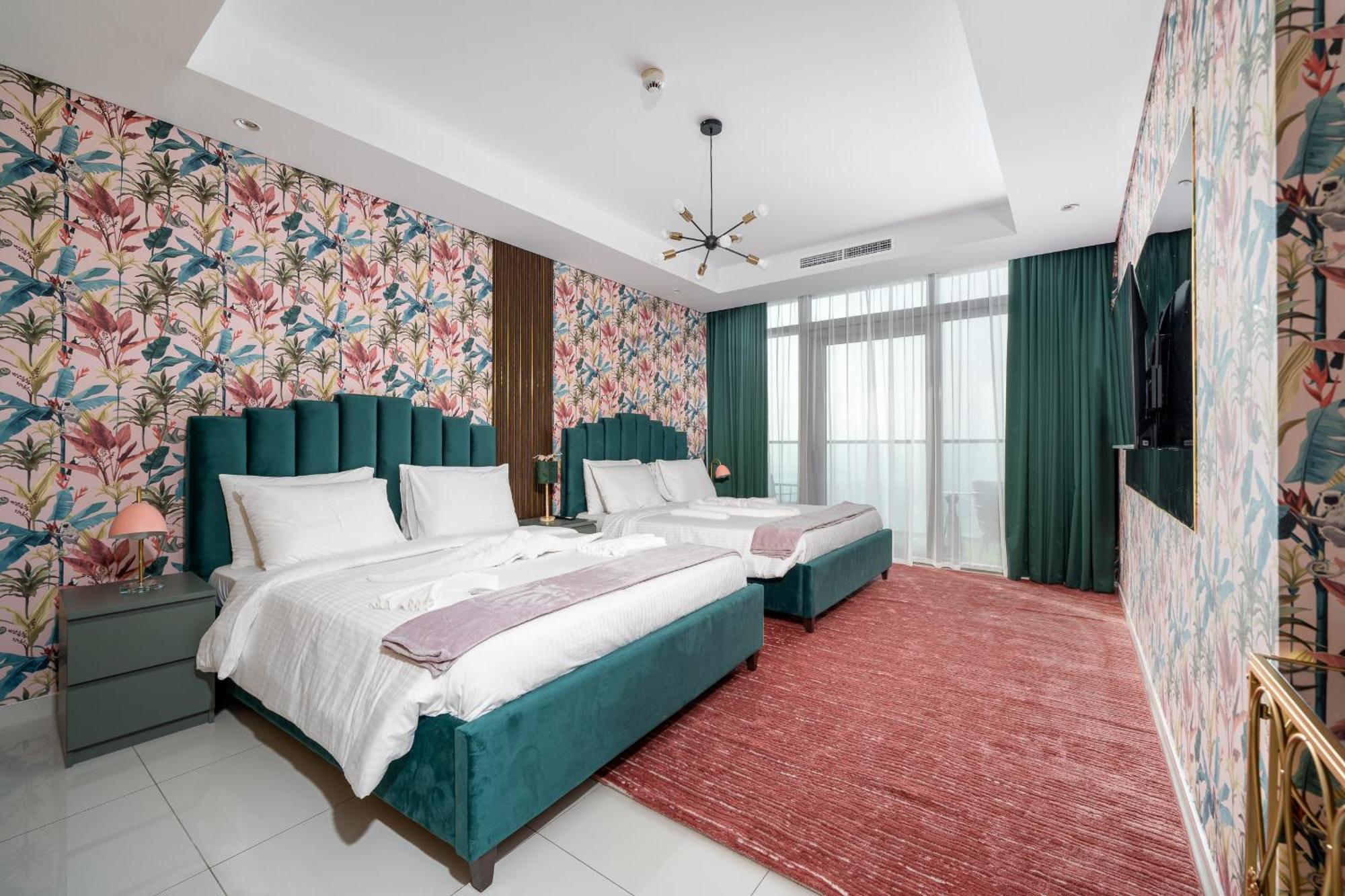Sky-high Oasis Burj Khalifa Views, Rooftop Infinity Pool, 3br In Paramount Midtown Dubai