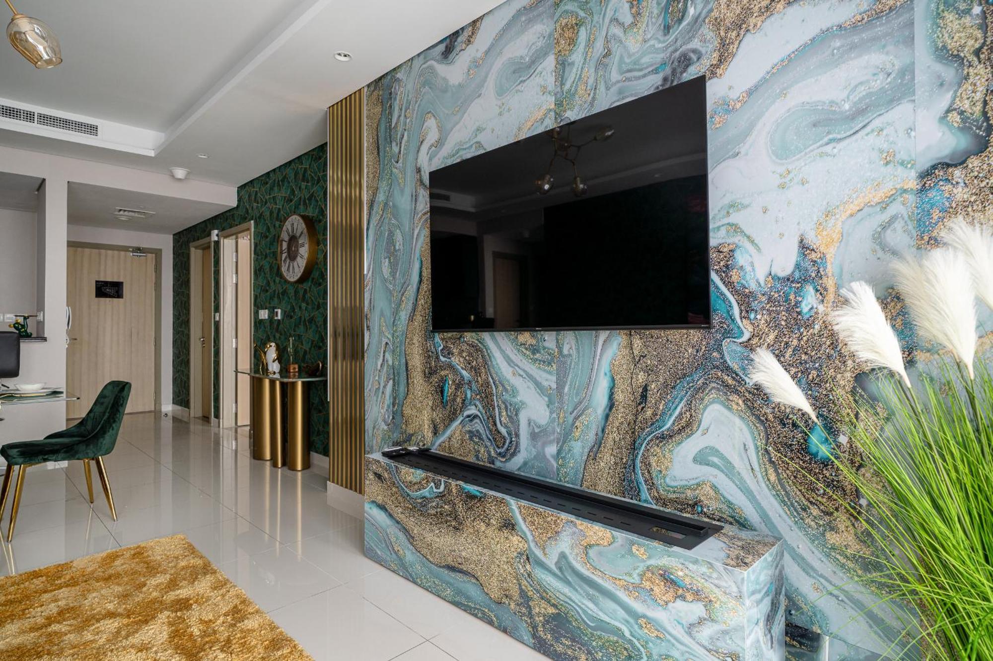 Apartment Sky-high Oasis Burj Khalifa Views, Rooftop Infinity Pool, 3br In Paramount Midtown Dubai